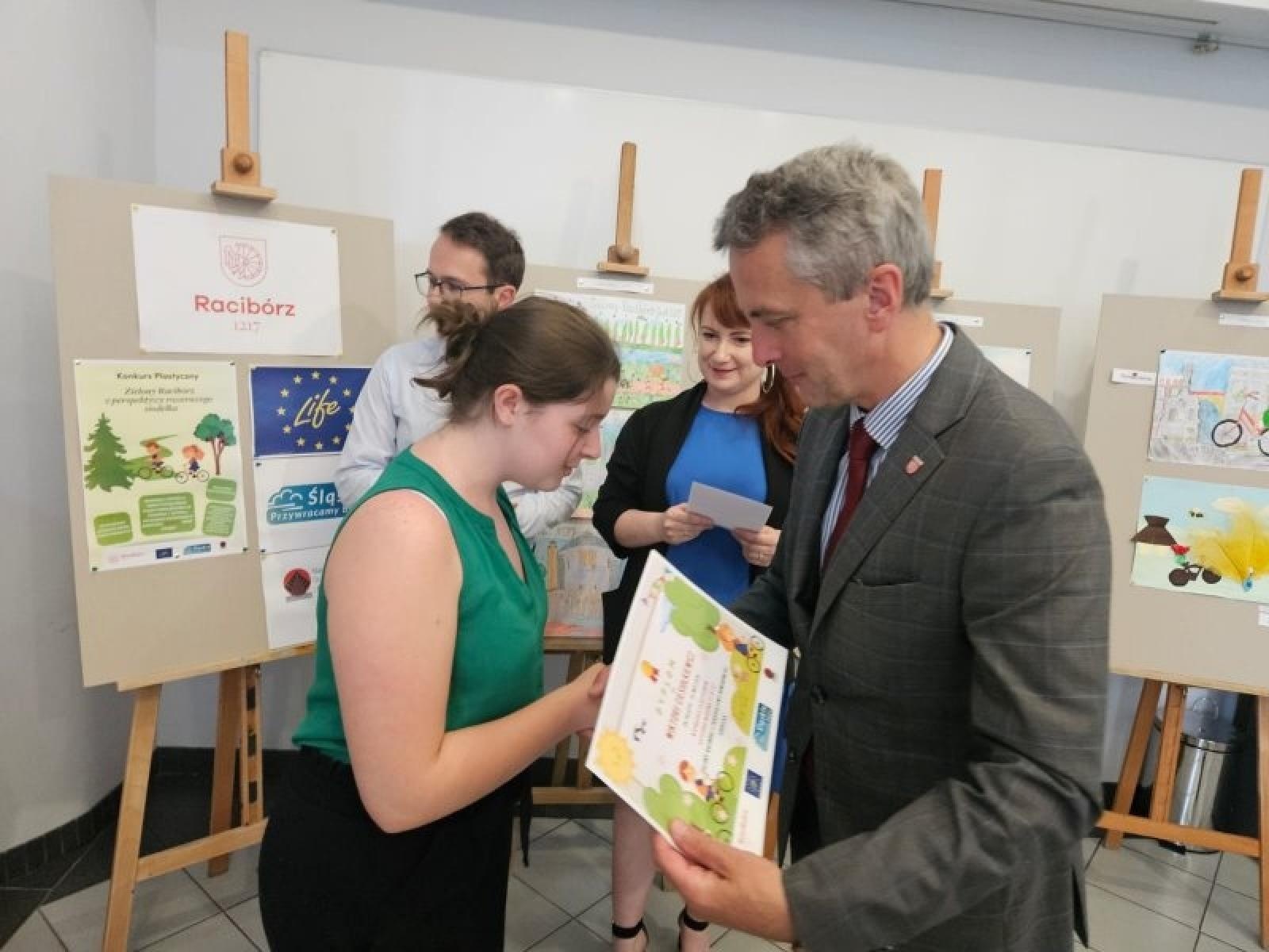 Zdjęcie w galerii na portalu naszraciborz.pl: Rozstrzygnięto konkurs Zielony Racibórz z perspektywy rowerowego siodełka wiadomości z regionu