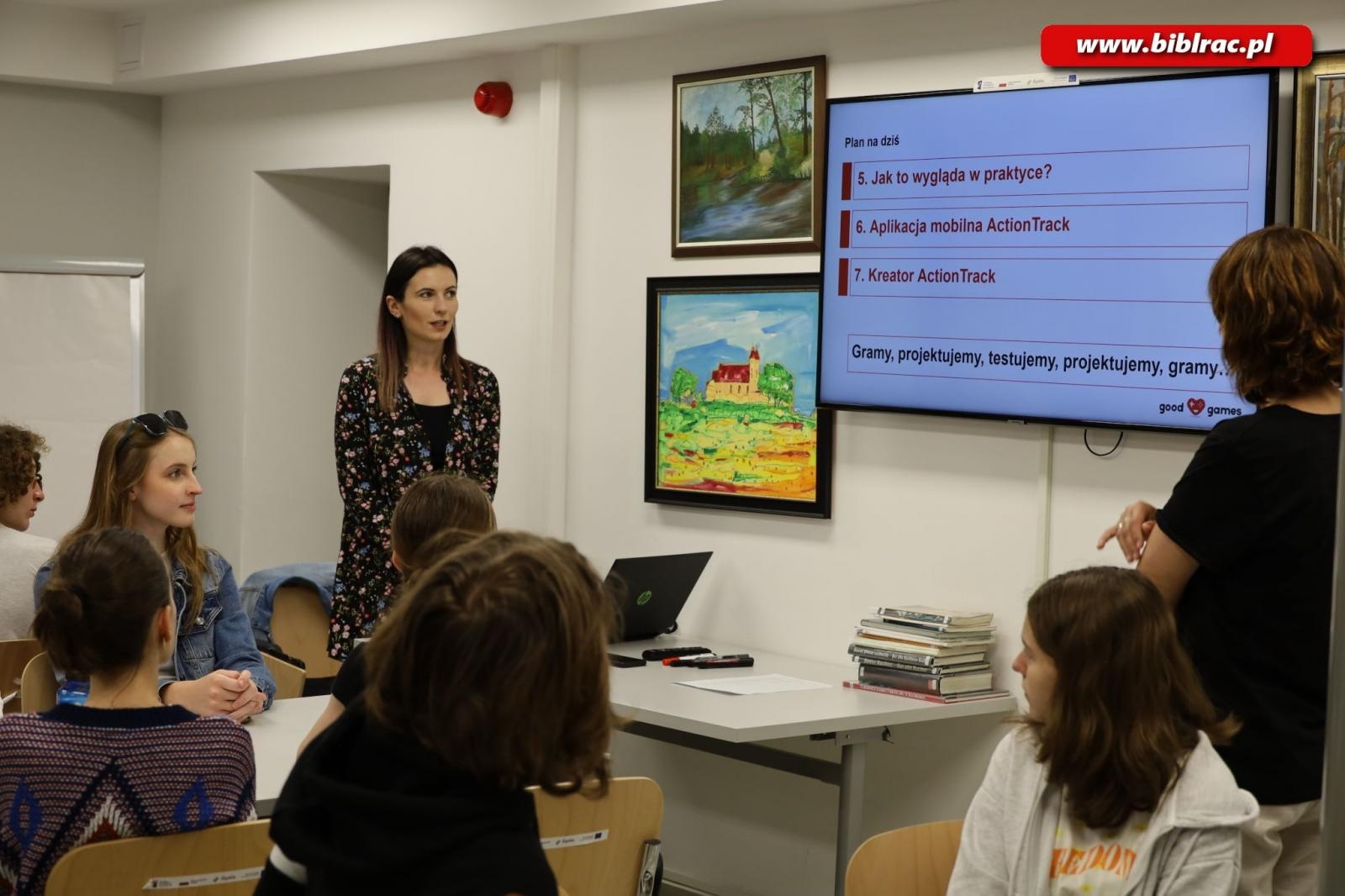 Zdjęcie w galerii na portalu naszraciborz.pl: Kraina Cienia - warsztaty w bibliotece wiadomości z regionu