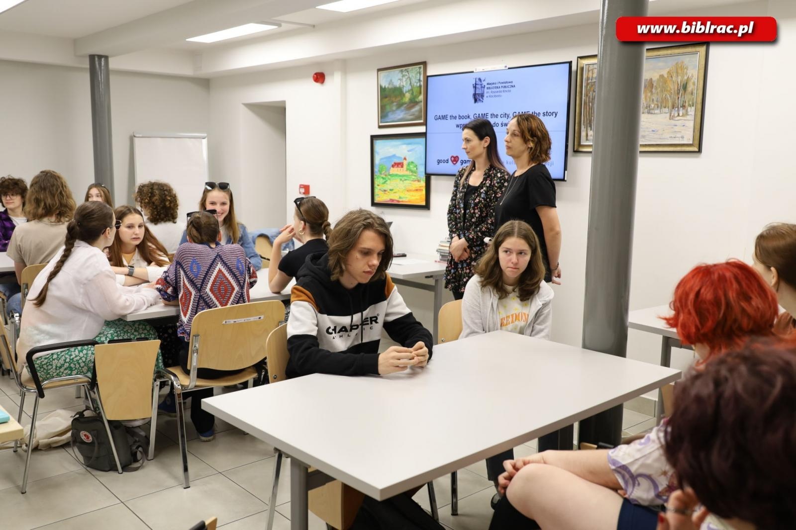 Zdjęcie w galerii na portalu naszraciborz.pl: Kraina Cienia - warsztaty w bibliotece wiadomości z regionu