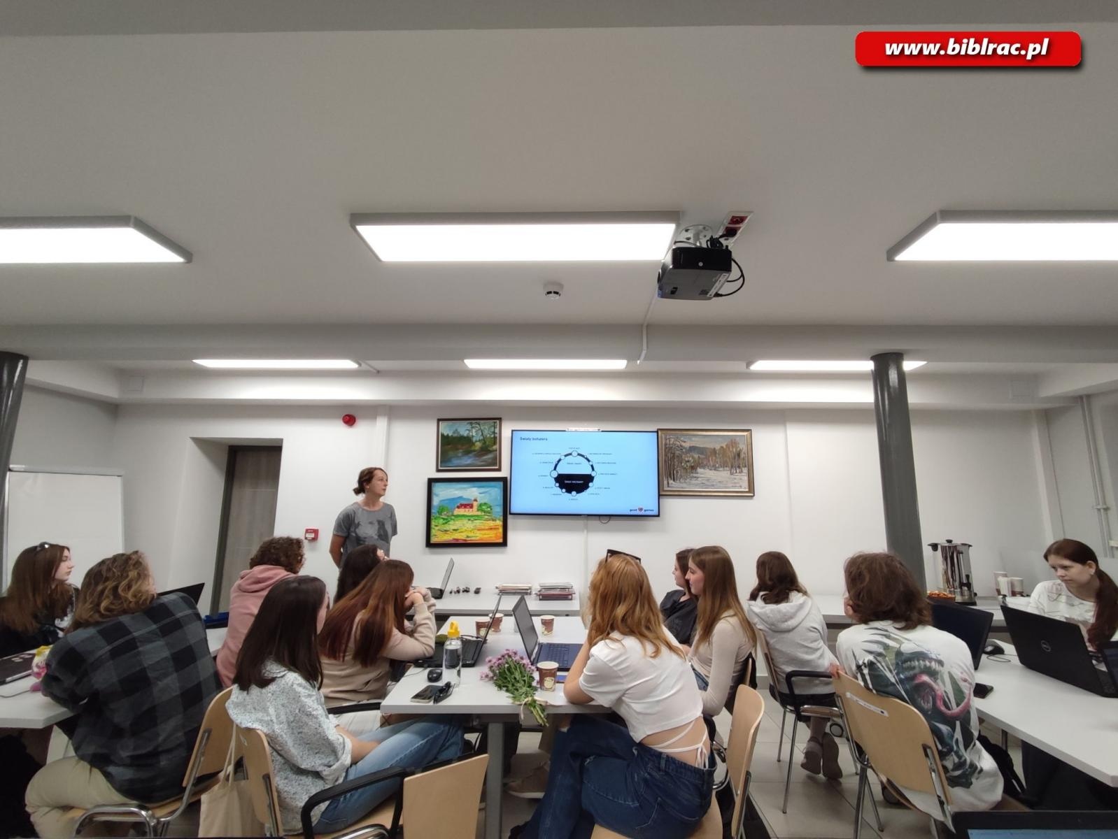 Zdjęcie w galerii na portalu naszraciborz.pl: Kraina Cienia - warsztaty w bibliotece wiadomości z regionu