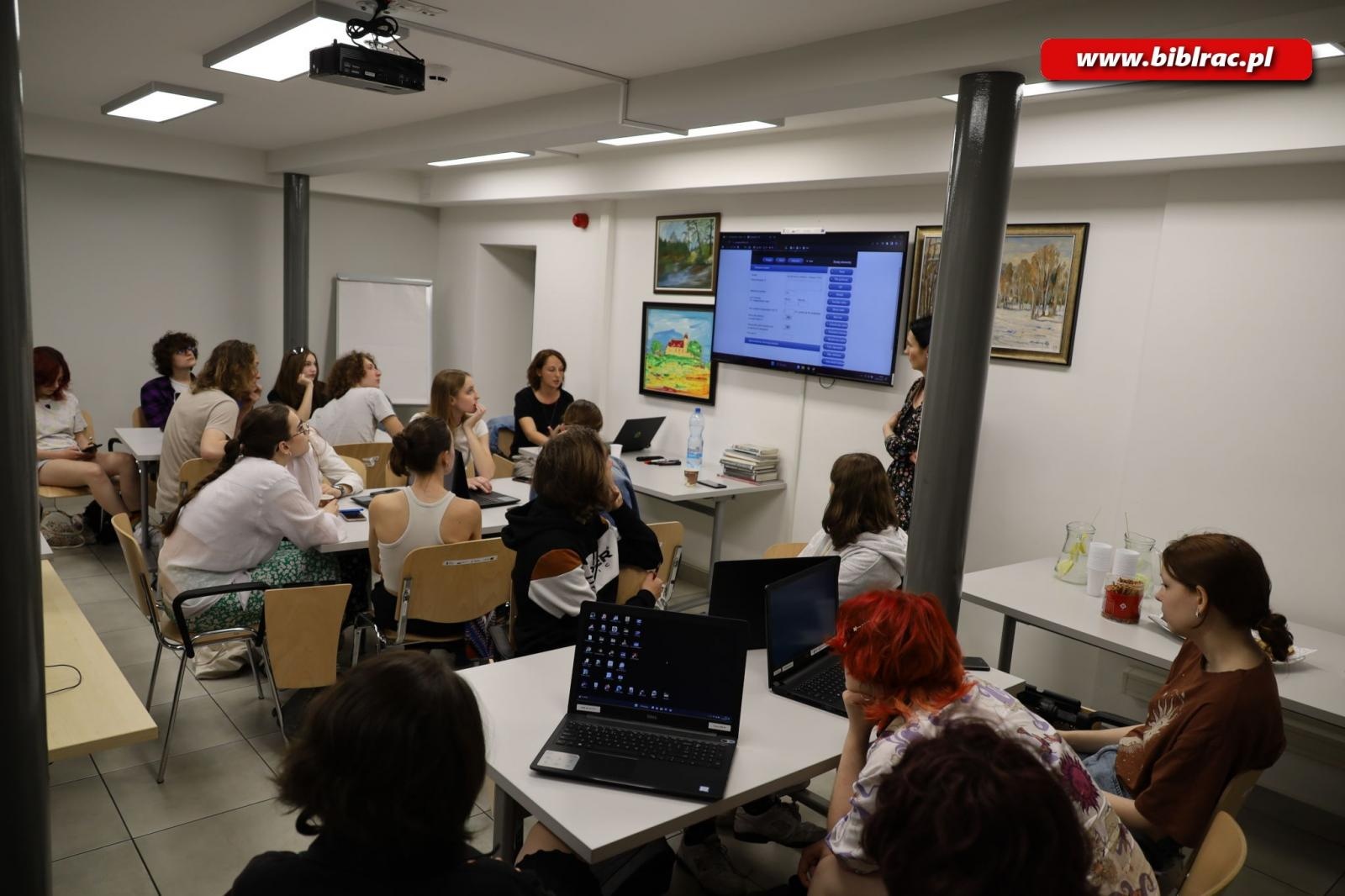Zdjęcie w galerii na portalu naszraciborz.pl: Kraina Cienia - warsztaty w bibliotece wiadomości z regionu