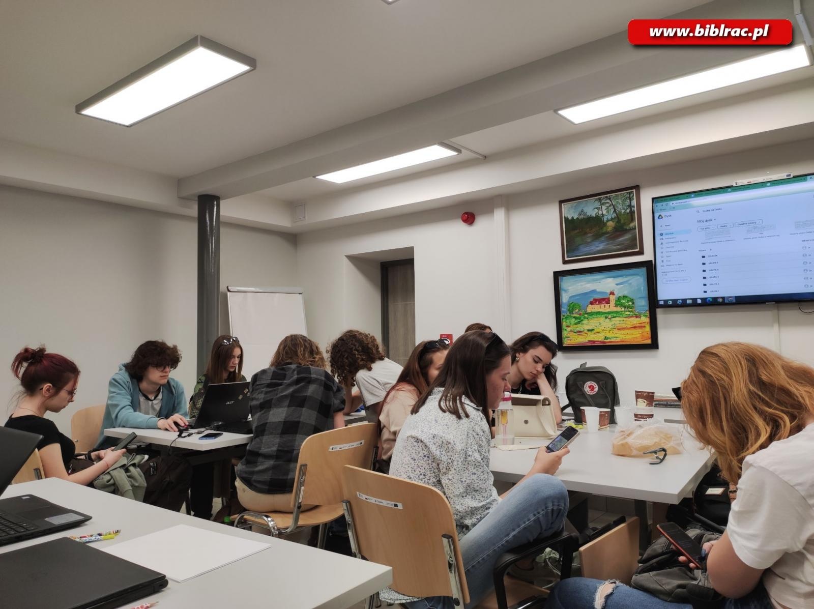 Zdjęcie w galerii na portalu naszraciborz.pl: Kraina Cienia - warsztaty w bibliotece wiadomości z regionu