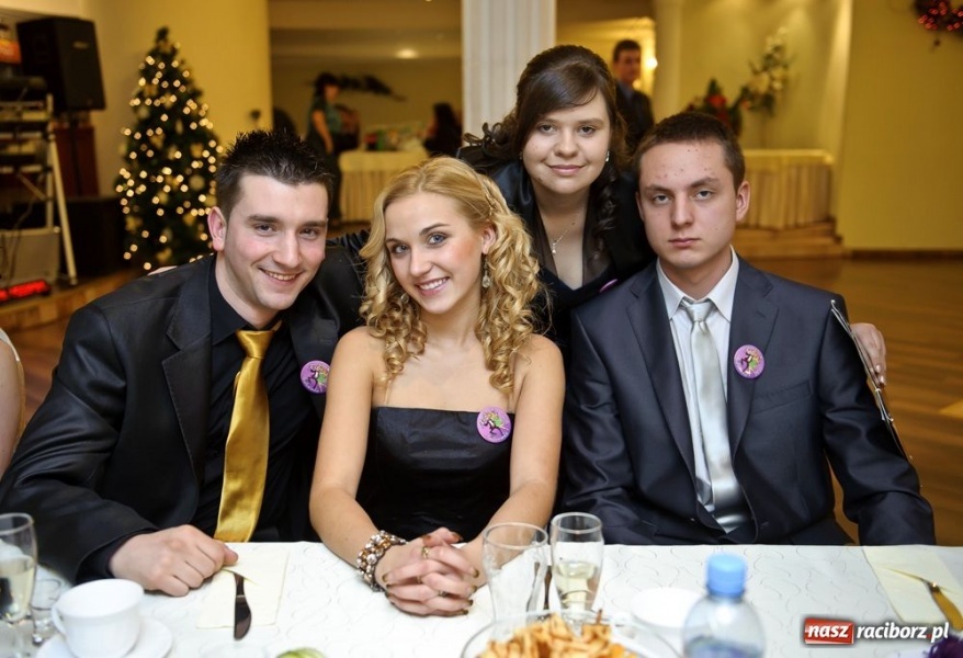 Zdjęcie w galerii na portalu naszraciborz.pl: Bal maturalny raciborskiej Zawodówki wiadomości z regionu