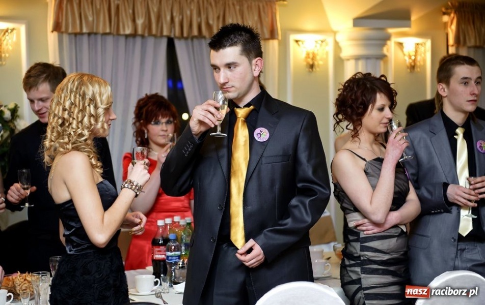 Zdjęcie w galerii na portalu naszraciborz.pl: Bal maturalny raciborskiej Zawodówki wiadomości z regionu