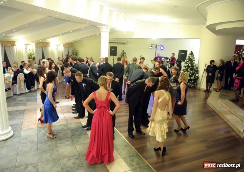 Zdjęcie w galerii na portalu naszraciborz.pl: Bal maturalny raciborskiej Zawodówki wiadomości z regionu