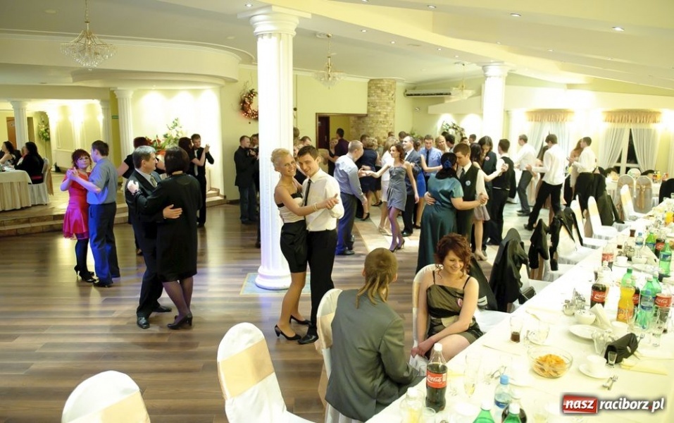 Zdjęcie w galerii na portalu naszraciborz.pl: Bal maturalny raciborskiej Zawodówki wiadomości z regionu