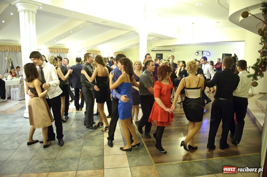 Zdjęcie w galerii na portalu naszraciborz.pl: Bal maturalny raciborskiej Zawodówki wiadomości z regionu