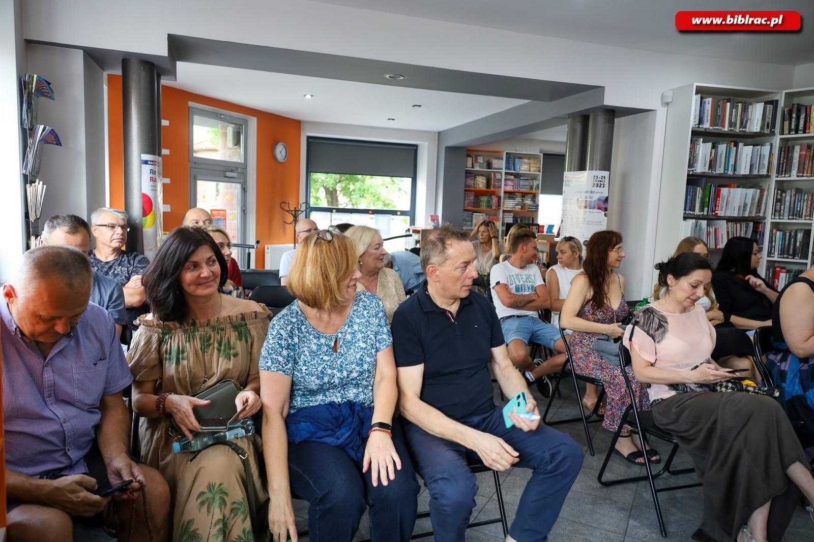 Zdjęcie w galerii na portalu naszraciborz.pl: Buddyjska filozofia w bibliotece na Ostrogu wiadomości z regionu