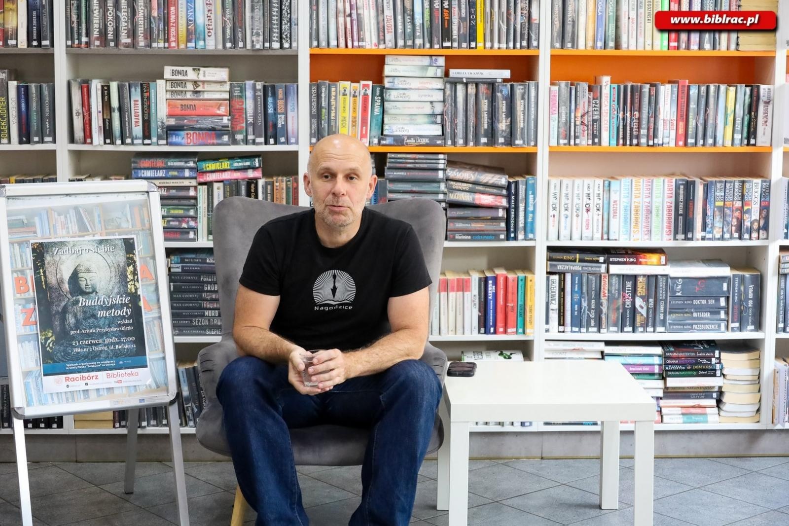 Zdjęcie w galerii na portalu naszraciborz.pl: Buddyjska filozofia w bibliotece na Ostrogu wiadomości z regionu