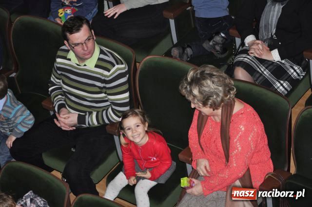 Zdjęcie w galerii na portalu naszraciborz.pl: Najmłodsi lubią teatr... wiadomości z regionu