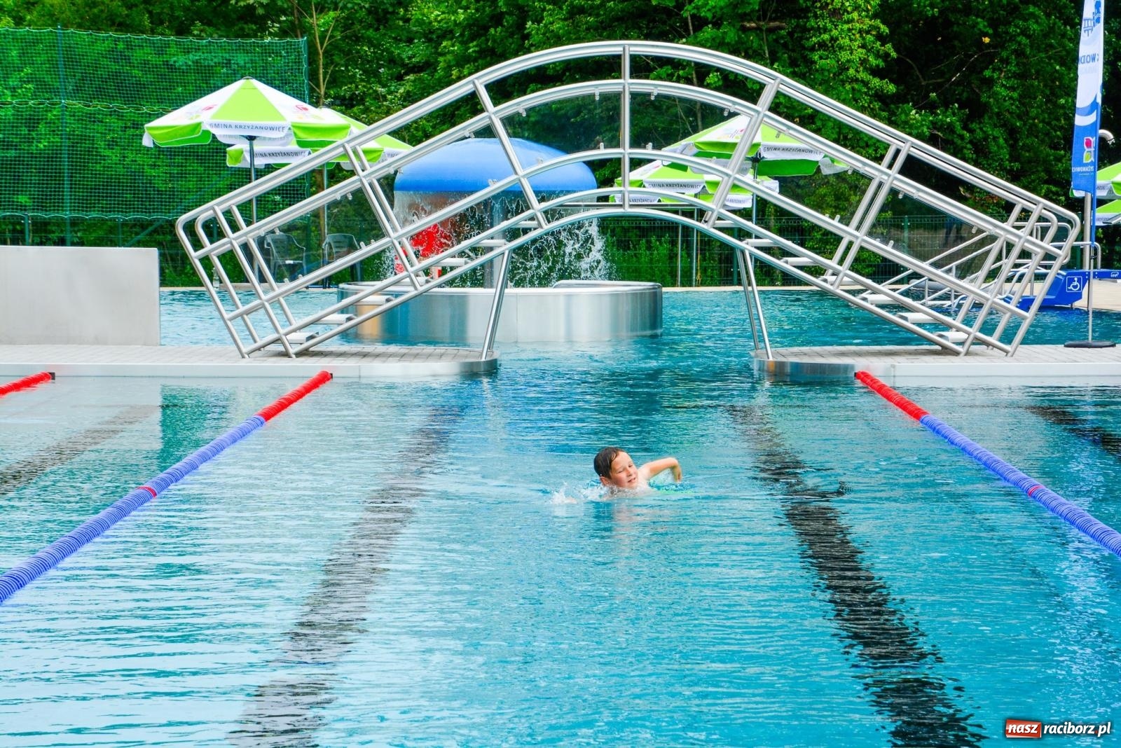 Zdjęcie w galerii na portalu naszraciborz.pl: Kąpielisko w Tworkowie już czynne. To najnowocześniejszy obiekt w powiecie wiadomości z regionu