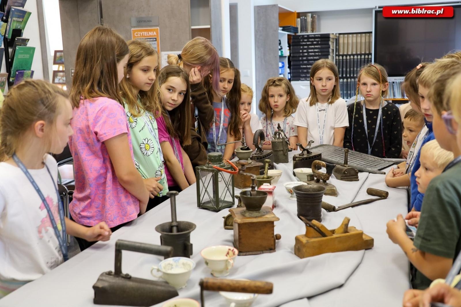 Zdjęcie w galerii na portalu naszraciborz.pl: Letni Wehikuł Czasu w Bibliotece - pierwszy tydzień za nami! wiadomości z regionu