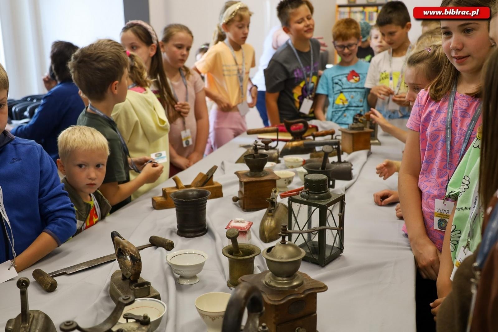 Zdjęcie w galerii na portalu naszraciborz.pl: Letni Wehikuł Czasu w Bibliotece - pierwszy tydzień za nami! wiadomości z regionu