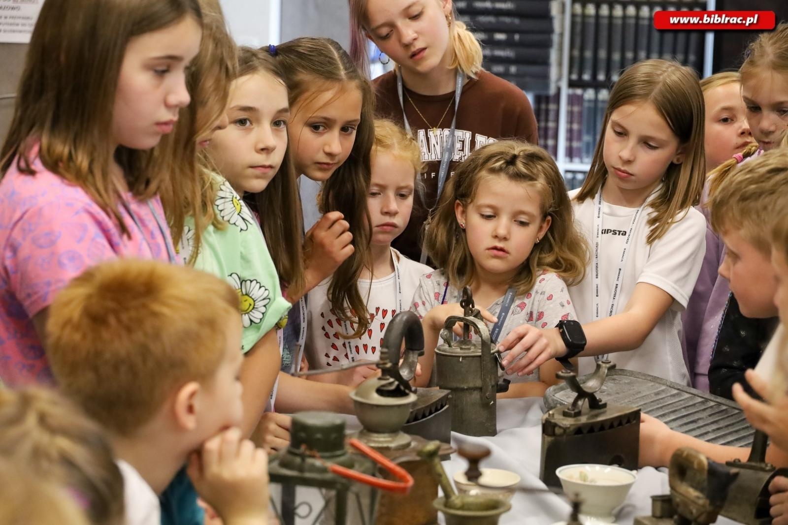 Zdjęcie w galerii na portalu naszraciborz.pl: Letni Wehikuł Czasu w Bibliotece - pierwszy tydzień za nami! wiadomości z regionu