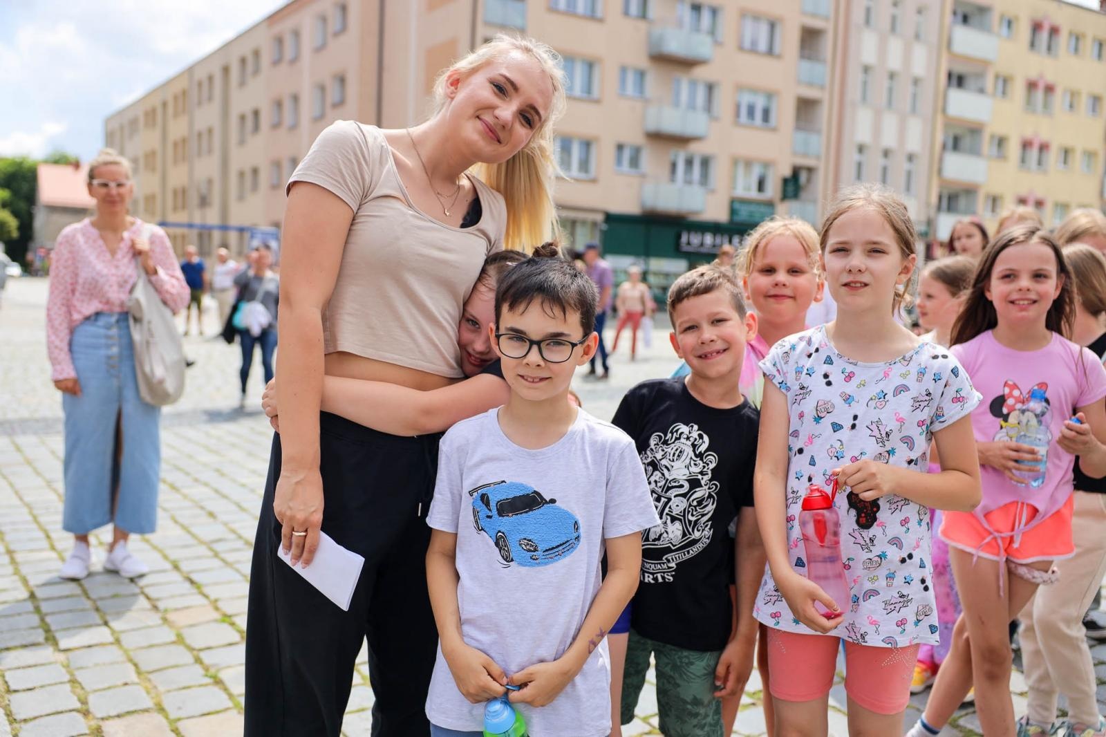 Zdjęcie w galerii na portalu naszraciborz.pl: Hip-hopowy finał warsztatów tanecznych RCK na raciborskim rynku na bis! wiadomości z regionu