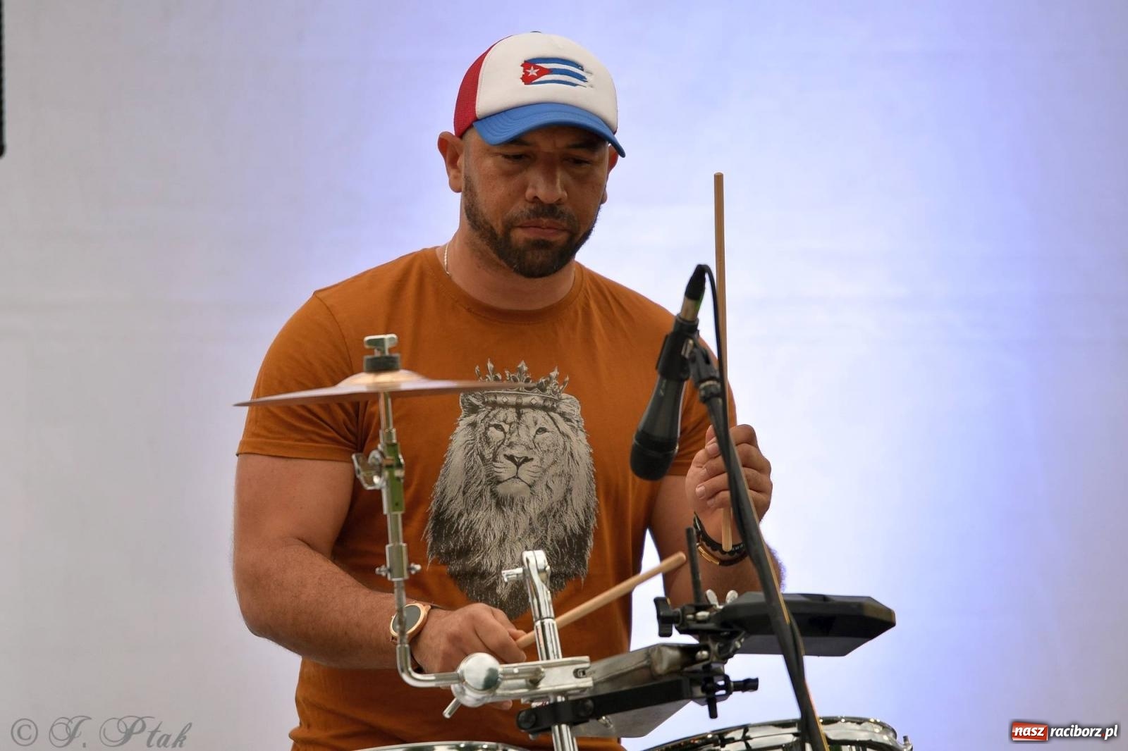 Zdjęcie w galerii na portalu naszraciborz.pl: Latino potańcówka na bulwarach z DJ z Kuby [FOTO i WIDEO] wiadomości z regionu