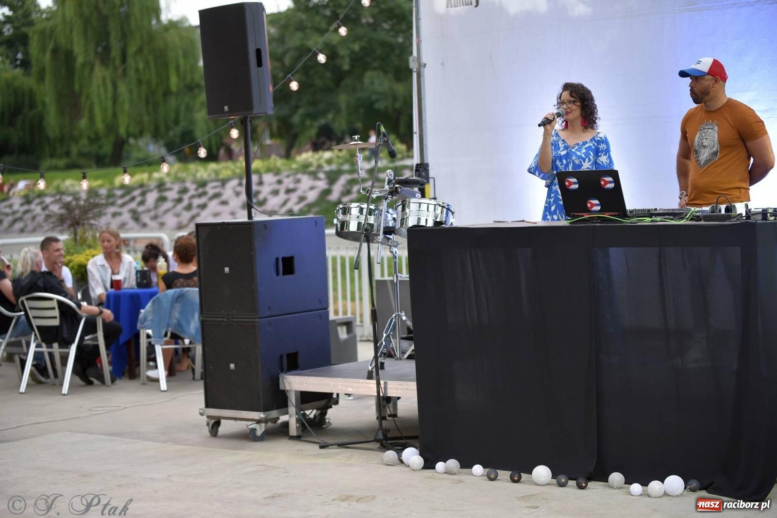 Zdjęcie w galerii na portalu naszraciborz.pl: Latino potańcówka na bulwarach z DJ z Kuby [FOTO i WIDEO] wiadomości z regionu