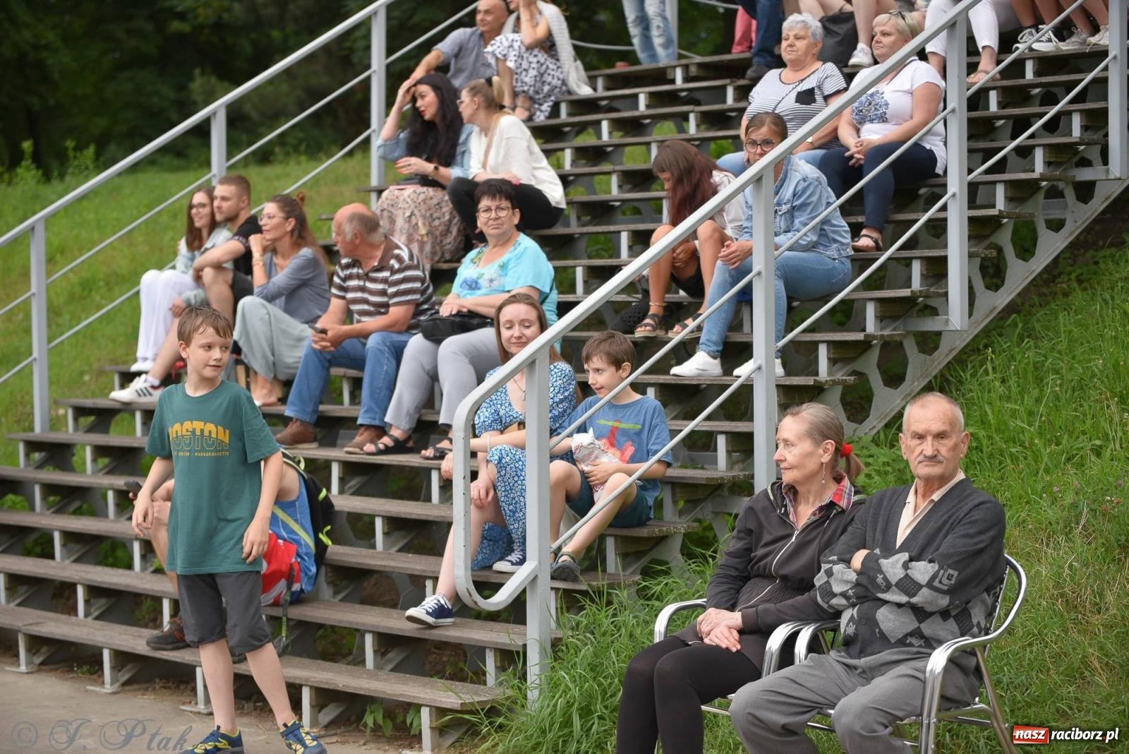 Zdjęcie w galerii na portalu naszraciborz.pl: Latino potańcówka na bulwarach z DJ z Kuby [FOTO i WIDEO] wiadomości z regionu