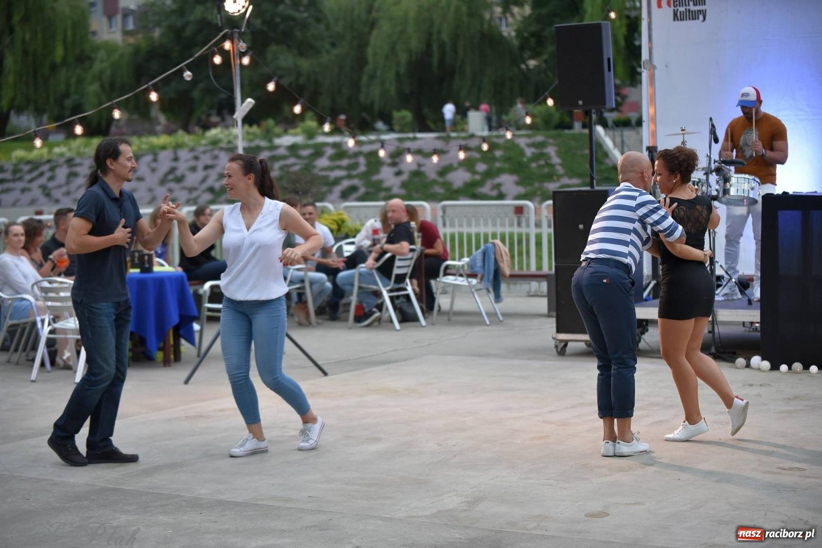 Zdjęcie w galerii na portalu naszraciborz.pl: Latino potańcówka na bulwarach z DJ z Kuby [FOTO i WIDEO] wiadomości z regionu