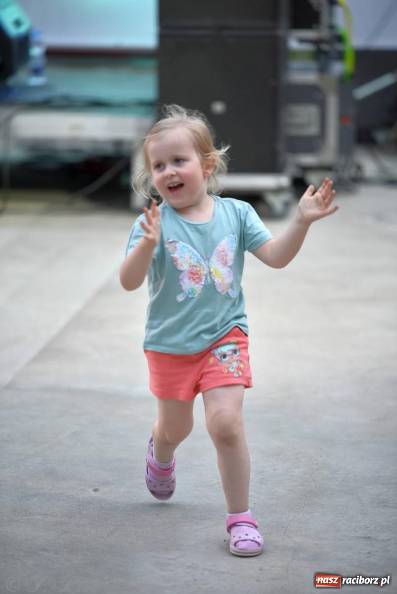 Zdjęcie w galerii na portalu naszraciborz.pl: Latino potańcówka na bulwarach z DJ z Kuby [FOTO i WIDEO] wiadomości z regionu