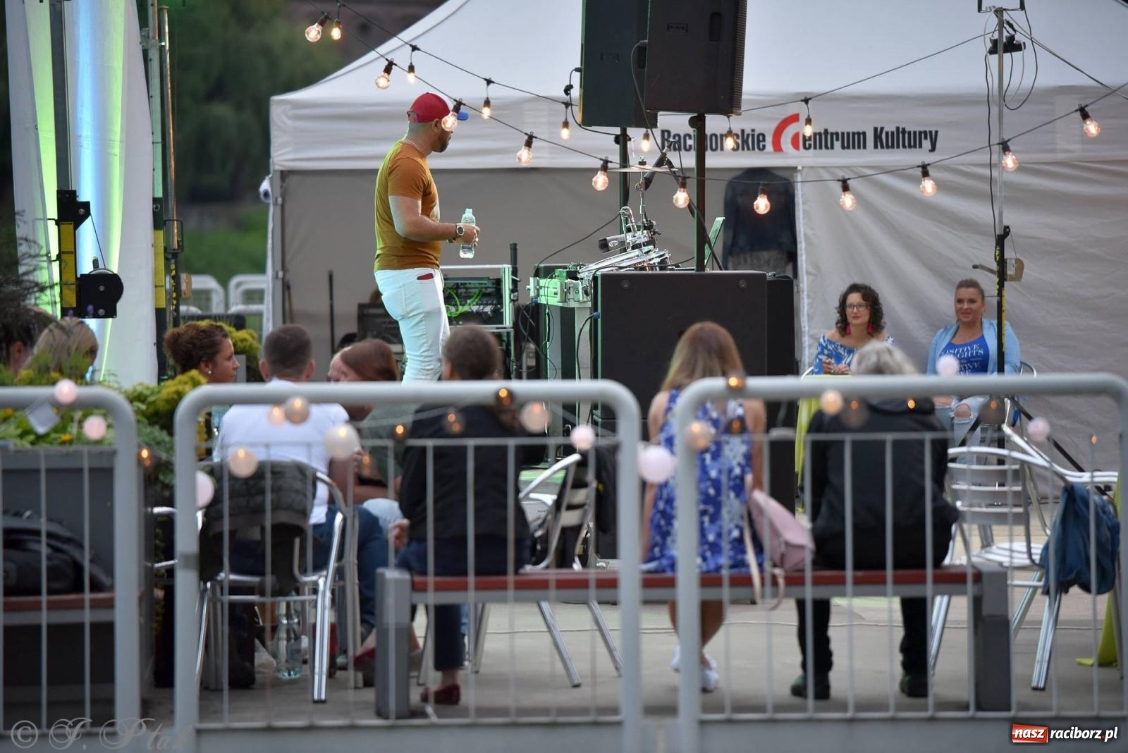 Zdjęcie w galerii na portalu naszraciborz.pl: Latino potańcówka na bulwarach z DJ z Kuby [FOTO i WIDEO] wiadomości z regionu