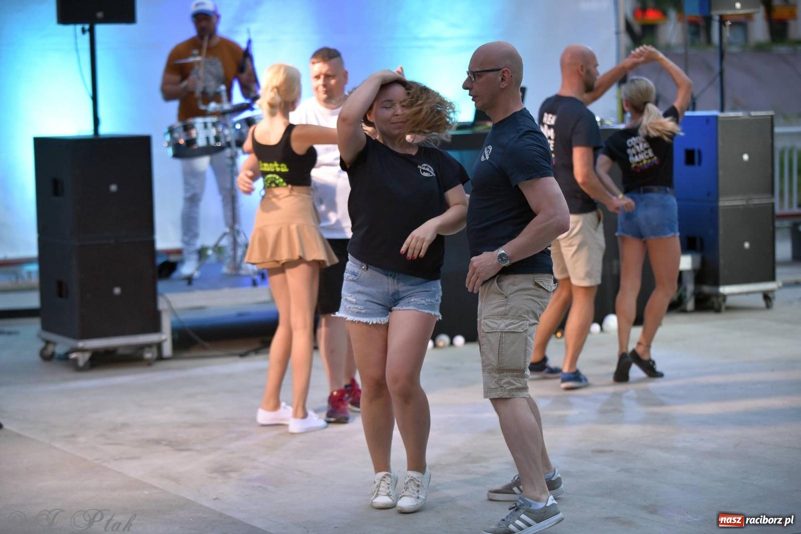 Zdjęcie w galerii na portalu naszraciborz.pl: Latino potańcówka na bulwarach z DJ z Kuby [FOTO i WIDEO] wiadomości z regionu