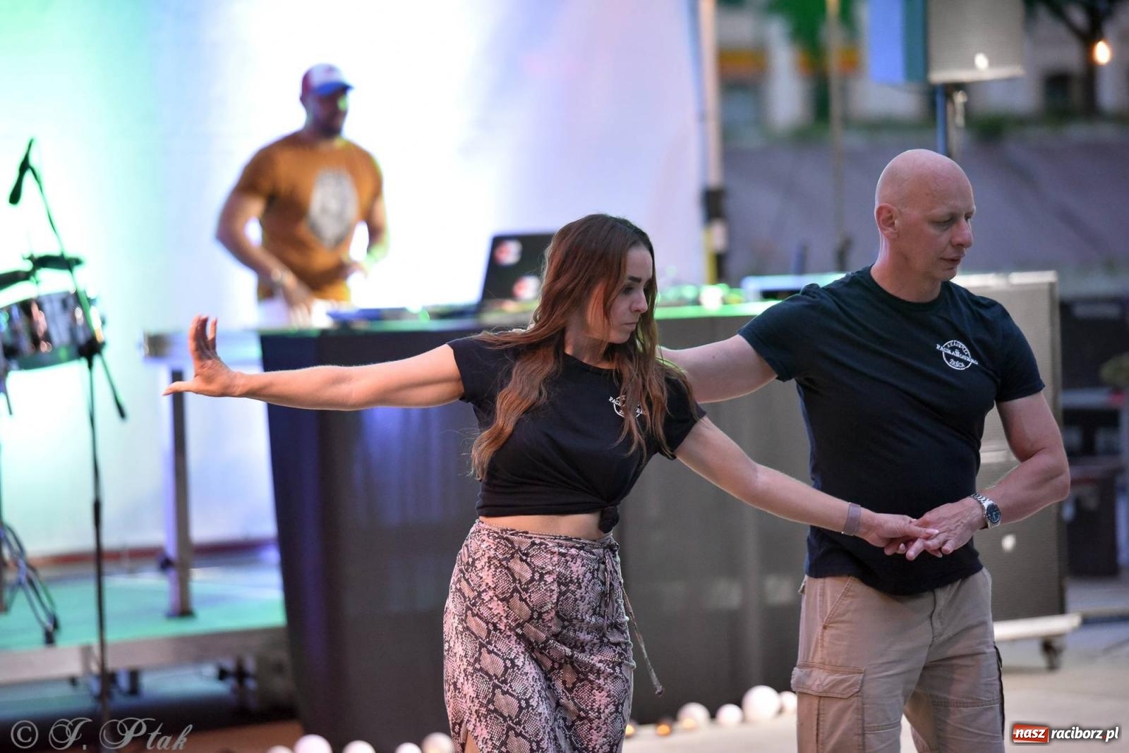 Zdjęcie w galerii na portalu naszraciborz.pl: Latino potańcówka na bulwarach z DJ z Kuby [FOTO i WIDEO] wiadomości z regionu