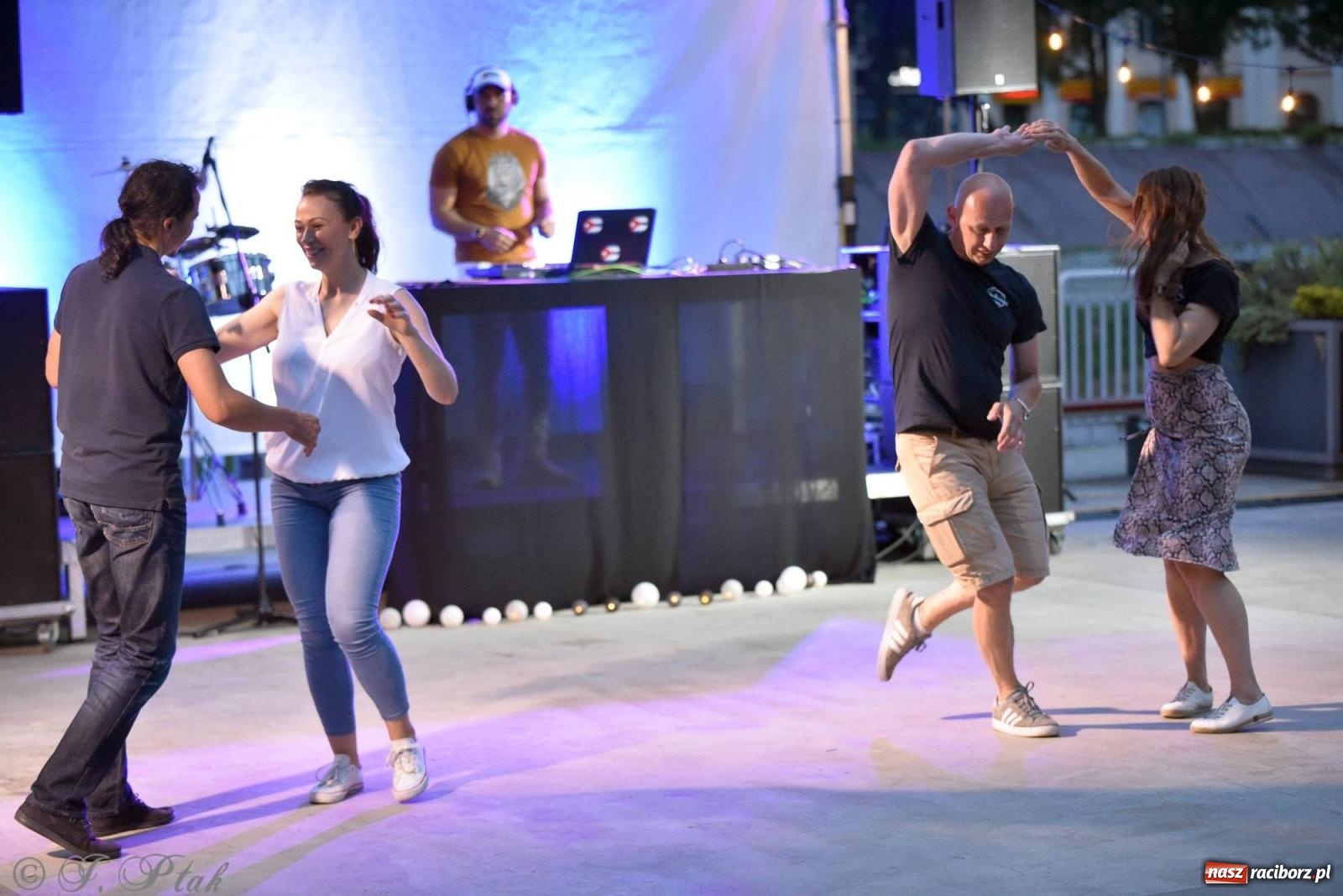 Zdjęcie w galerii na portalu naszraciborz.pl: Latino potańcówka na bulwarach z DJ z Kuby [FOTO i WIDEO] wiadomości z regionu