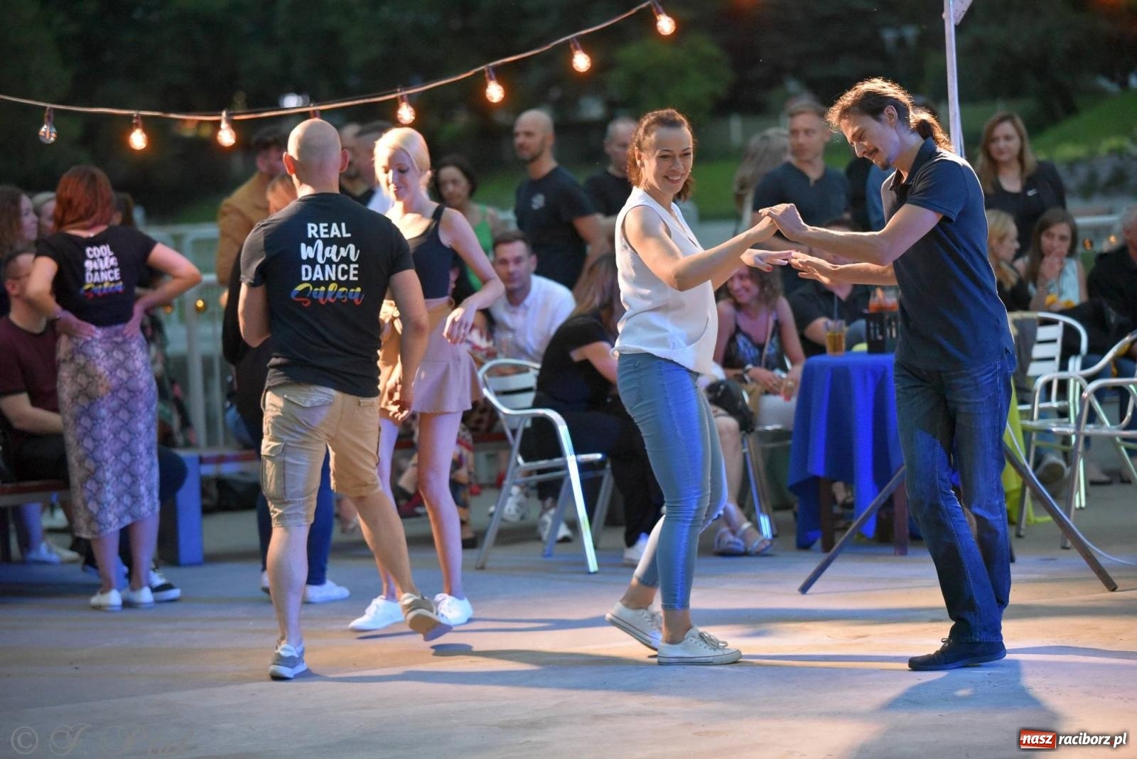 Zdjęcie w galerii na portalu naszraciborz.pl: Latino potańcówka na bulwarach z DJ z Kuby [FOTO i WIDEO] wiadomości z regionu