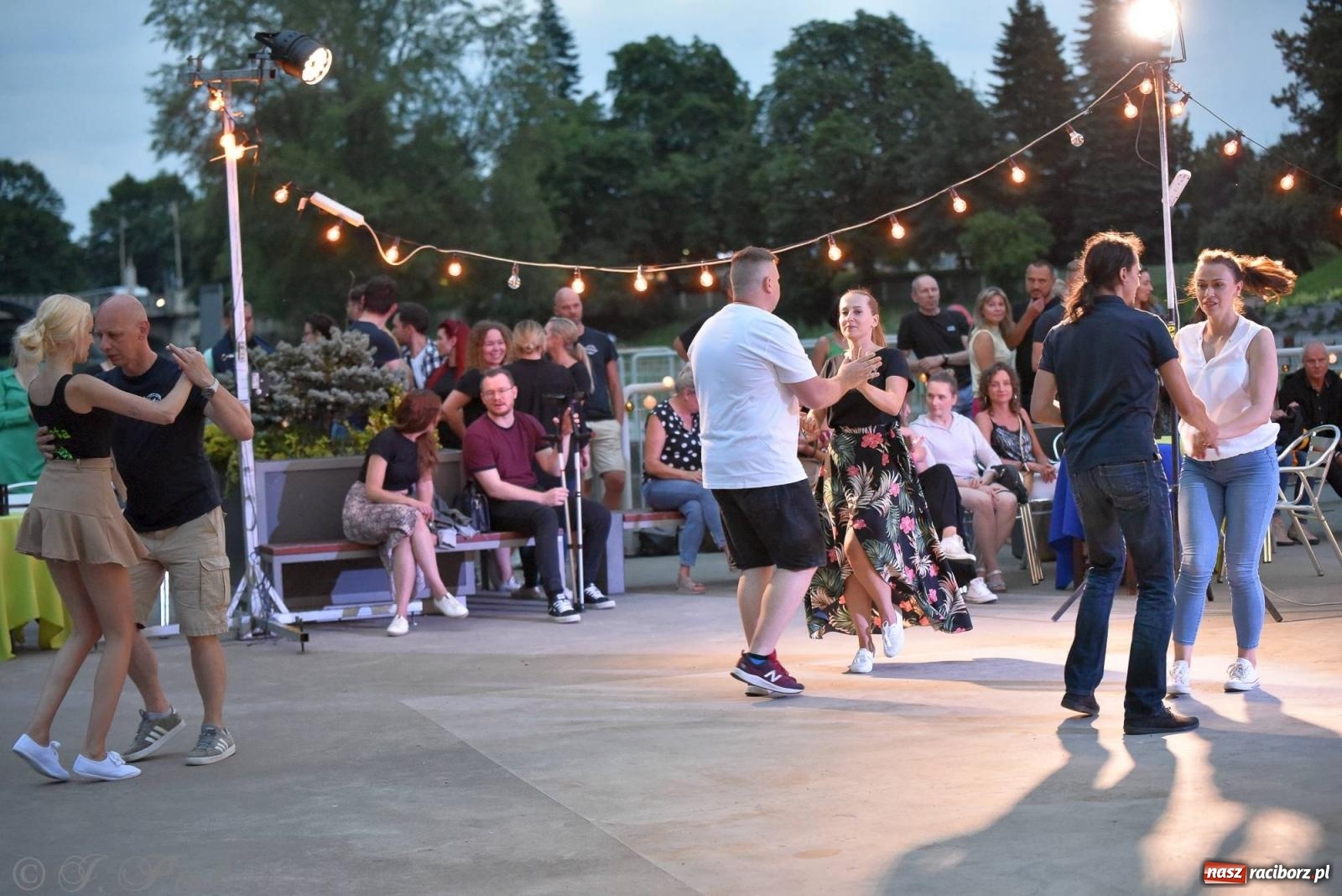 Zdjęcie w galerii na portalu naszraciborz.pl: Latino potańcówka na bulwarach z DJ z Kuby [FOTO i WIDEO] wiadomości z regionu