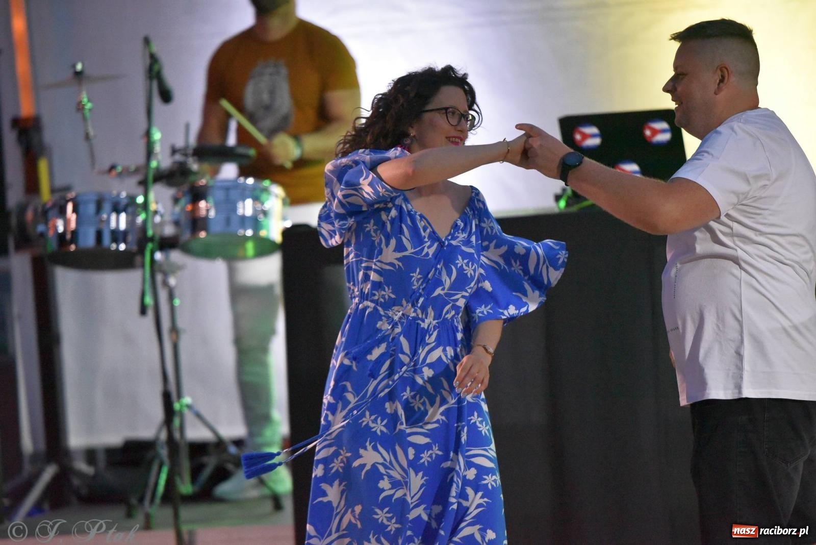 Zdjęcie w galerii na portalu naszraciborz.pl: Latino potańcówka na bulwarach z DJ z Kuby [FOTO i WIDEO] wiadomości z regionu