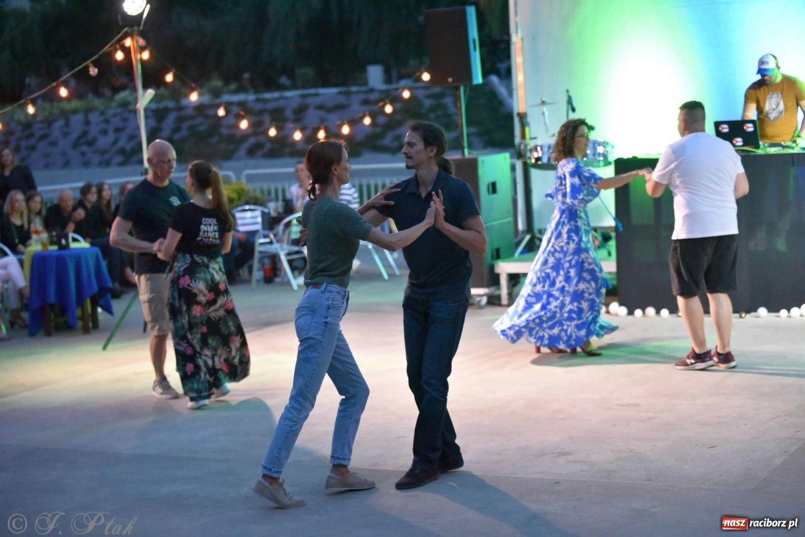 Zdjęcie w galerii na portalu naszraciborz.pl: Latino potańcówka na bulwarach z DJ z Kuby [FOTO i WIDEO] wiadomości z regionu