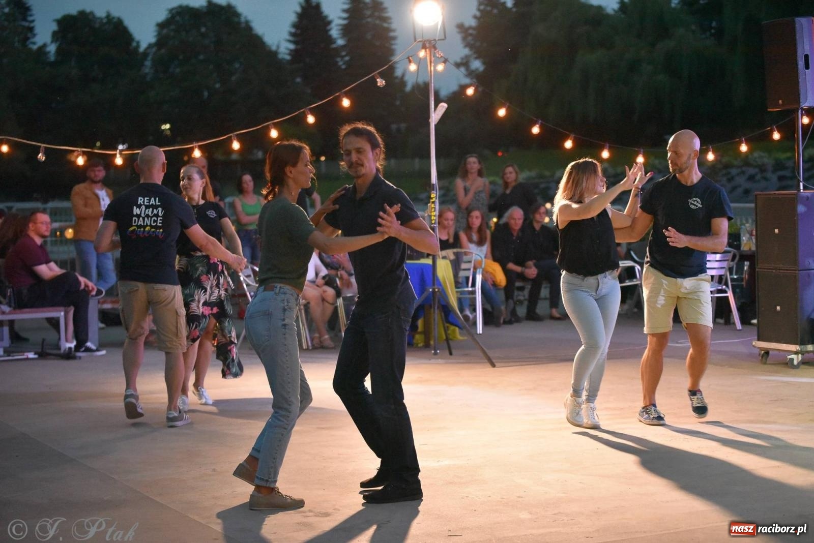 Zdjęcie w galerii na portalu naszraciborz.pl: Latino potańcówka na bulwarach z DJ z Kuby [FOTO i WIDEO] wiadomości z regionu