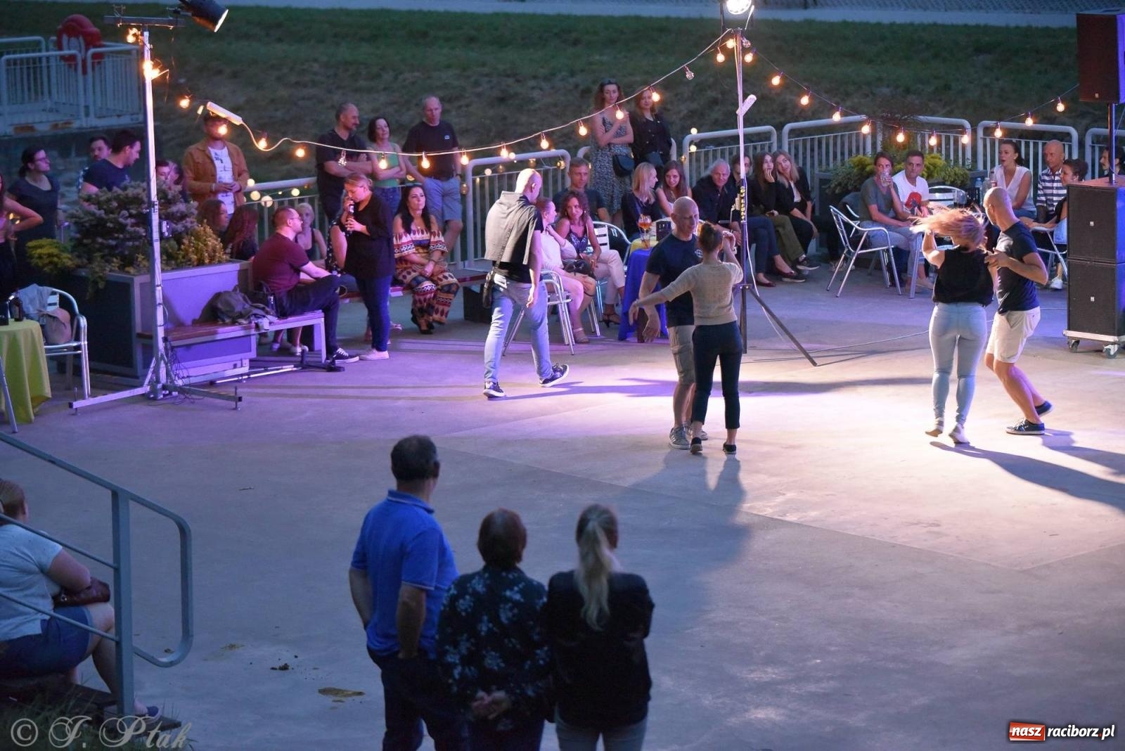 Zdjęcie w galerii na portalu naszraciborz.pl: Latino potańcówka na bulwarach z DJ z Kuby [FOTO i WIDEO] wiadomości z regionu