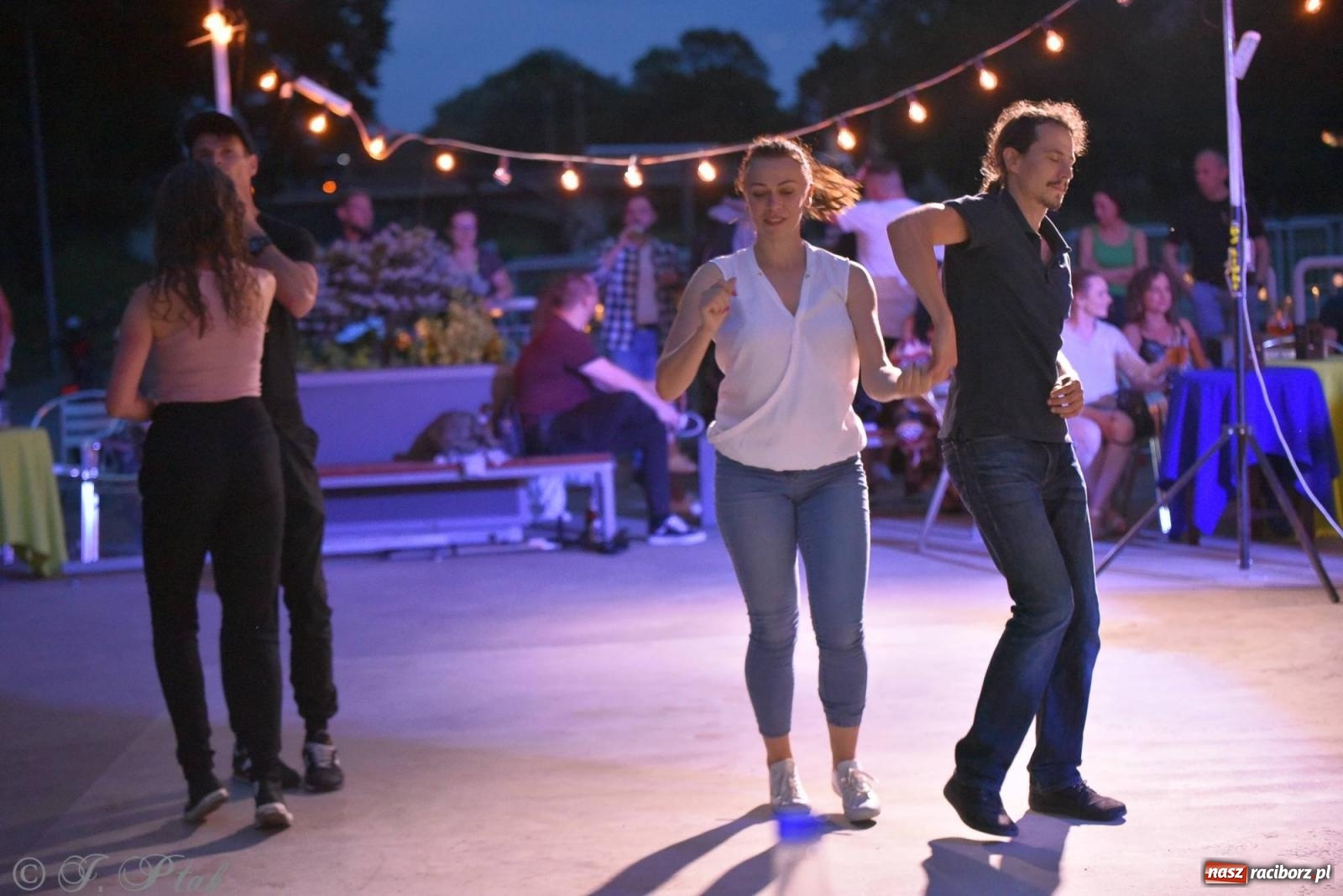 Zdjęcie w galerii na portalu naszraciborz.pl: Latino potańcówka na bulwarach z DJ z Kuby [FOTO i WIDEO] wiadomości z regionu