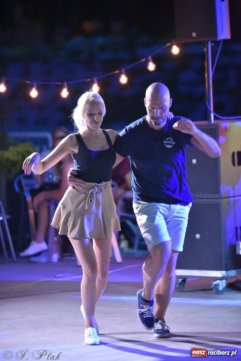 Zdjęcie w galerii na portalu naszraciborz.pl: Latino potańcówka na bulwarach z DJ z Kuby [FOTO i WIDEO] wiadomości z regionu