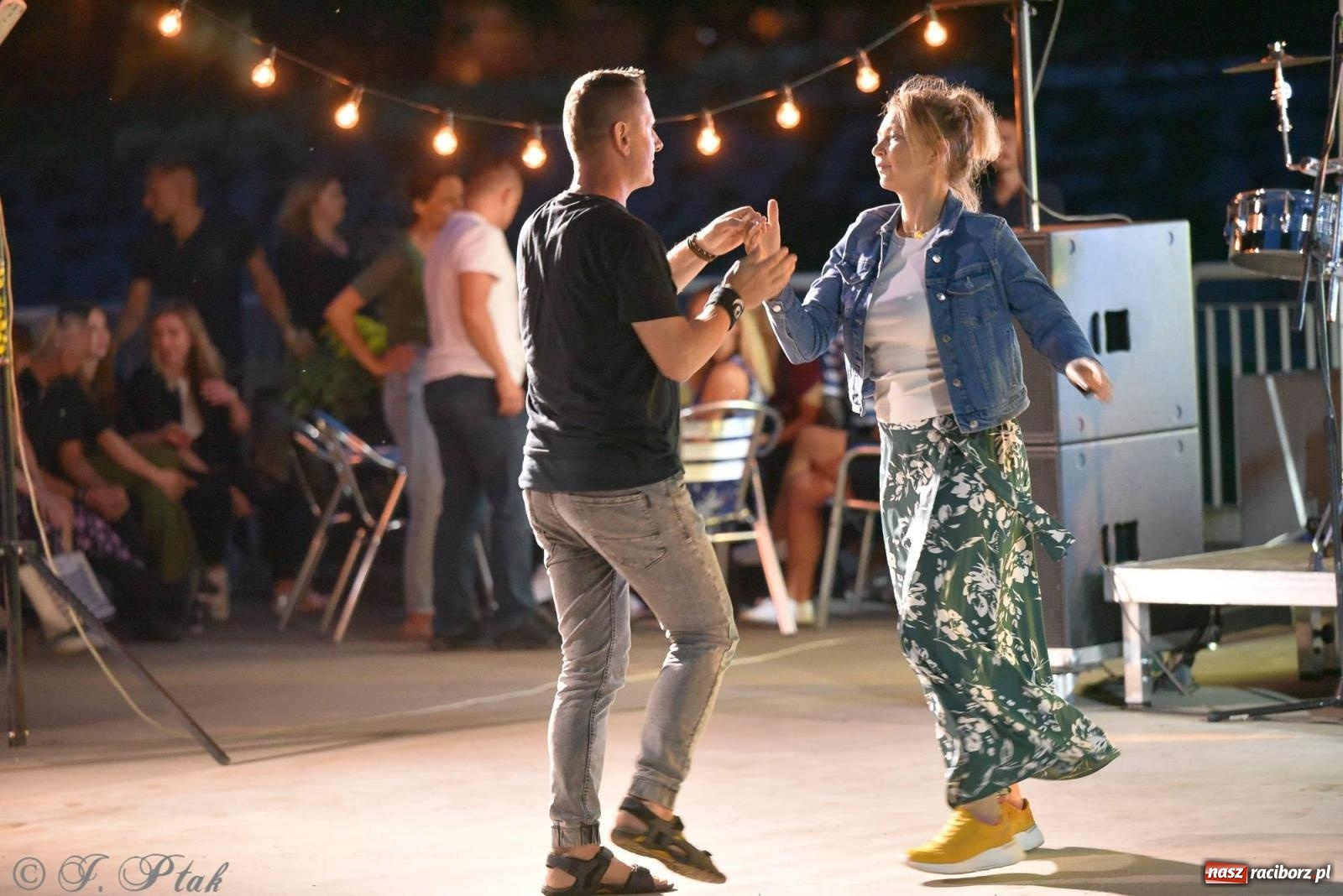 Zdjęcie w galerii na portalu naszraciborz.pl: Latino potańcówka na bulwarach z DJ z Kuby [FOTO i WIDEO] wiadomości z regionu