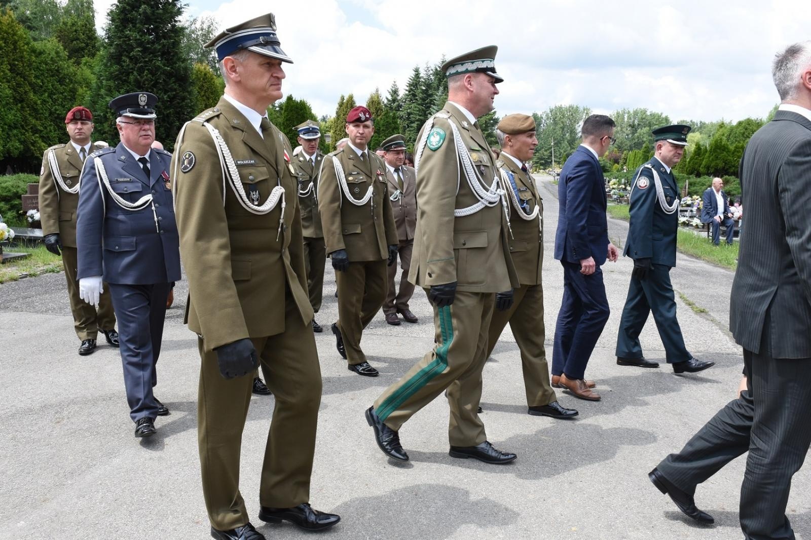 Zdjęcie w galerii na portalu naszraciborz.pl: Pogrzebano szczątki bohaterów ekshumowane z cmentarza Jeruzalem w Raciborzu wiadomości z regionu