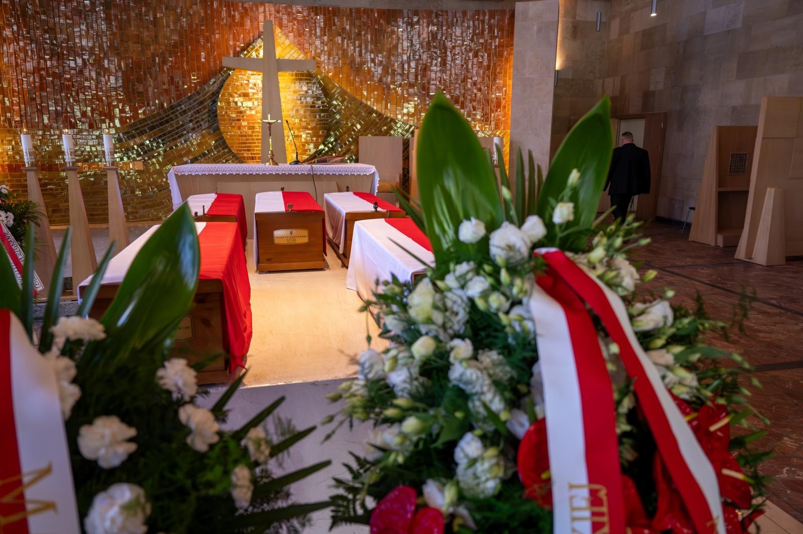 Zdjęcie w galerii na portalu naszraciborz.pl: Pogrzebano szczątki bohaterów ekshumowane z cmentarza Jeruzalem w Raciborzu wiadomości z regionu