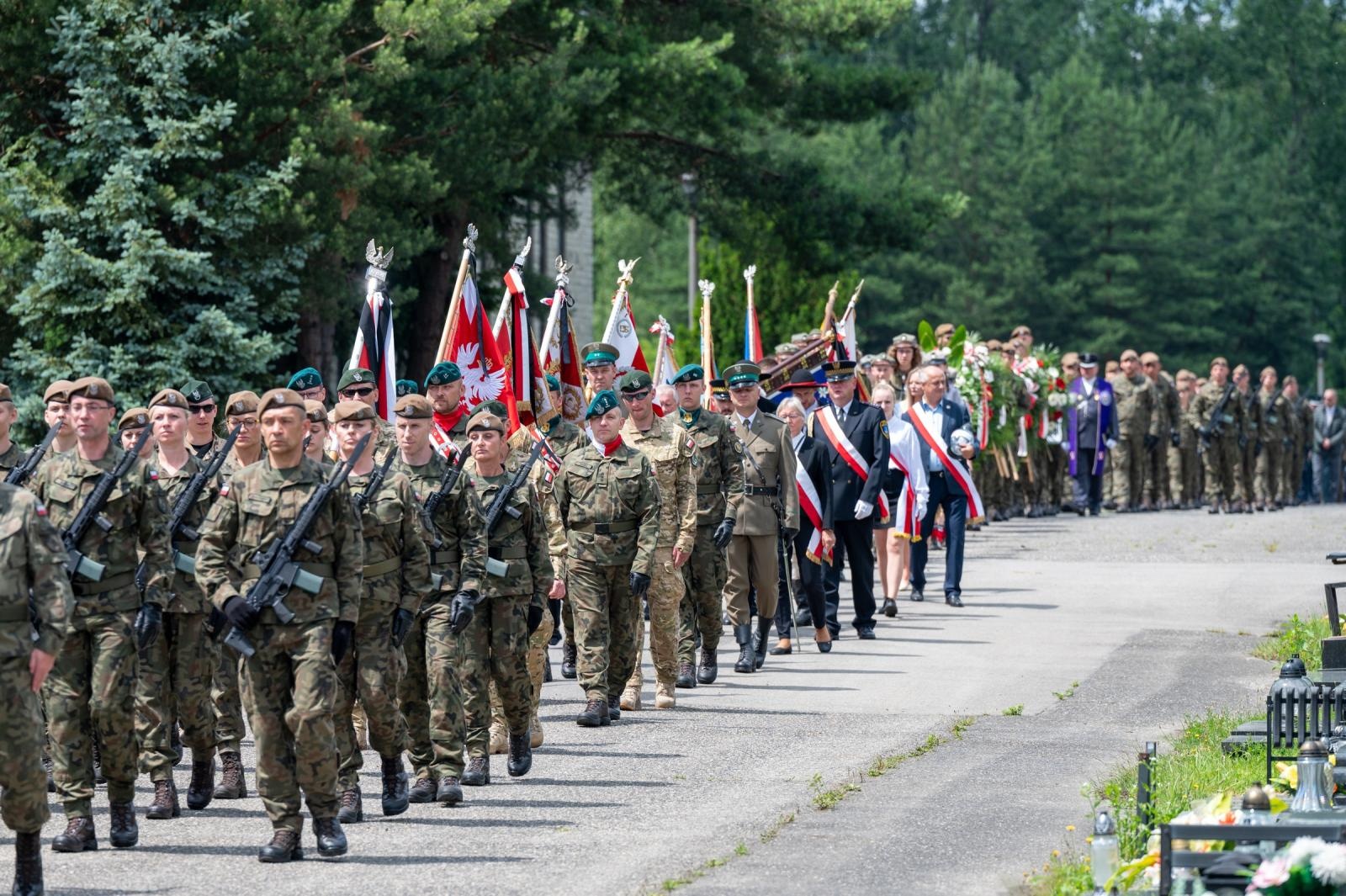 Zdjęcie w galerii na portalu naszraciborz.pl: Pogrzebano szczątki bohaterów ekshumowane z cmentarza Jeruzalem w Raciborzu wiadomości z regionu