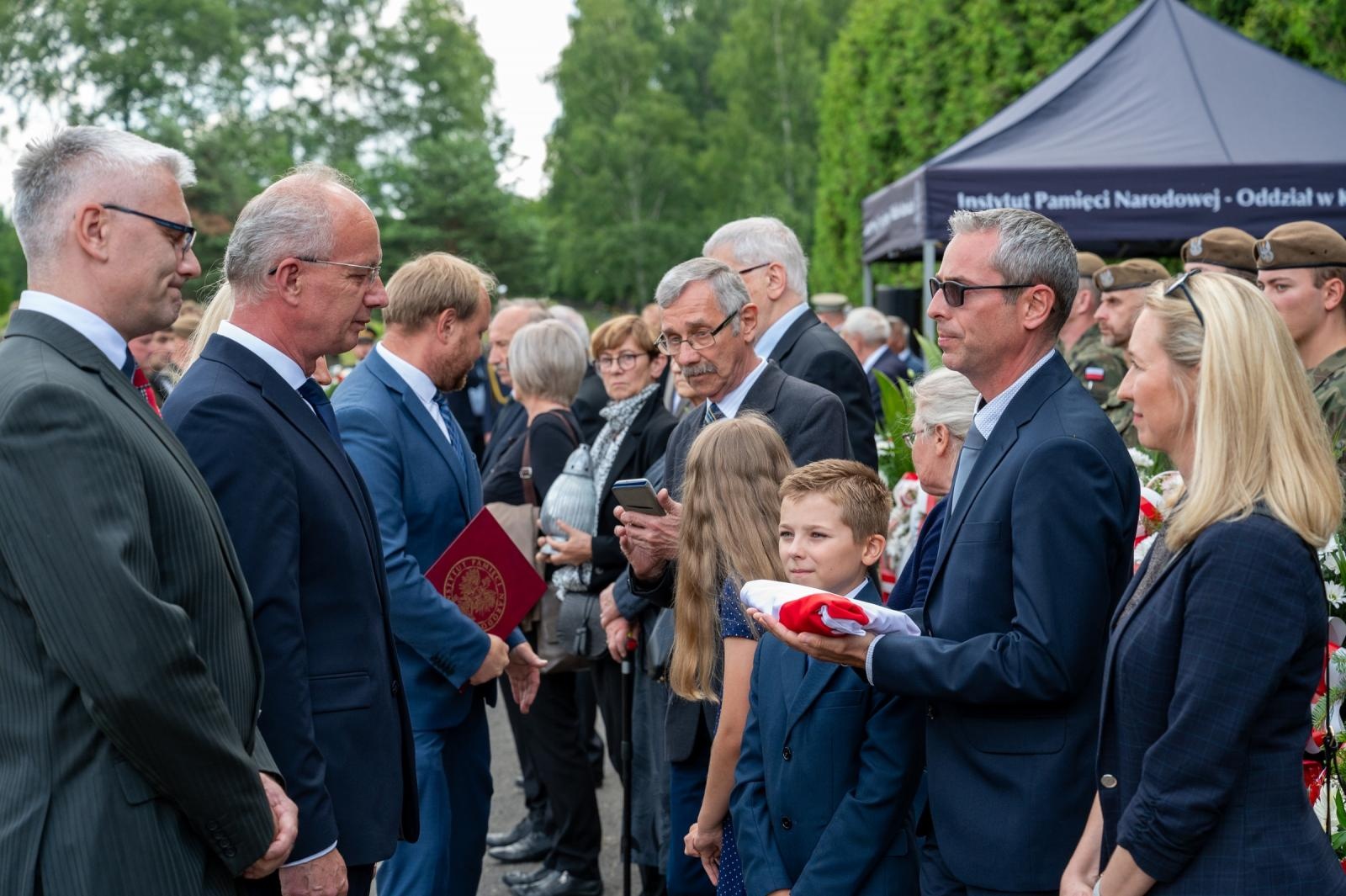 Zdjęcie w galerii na portalu naszraciborz.pl: Pogrzebano szczątki bohaterów ekshumowane z cmentarza Jeruzalem w Raciborzu wiadomości z regionu