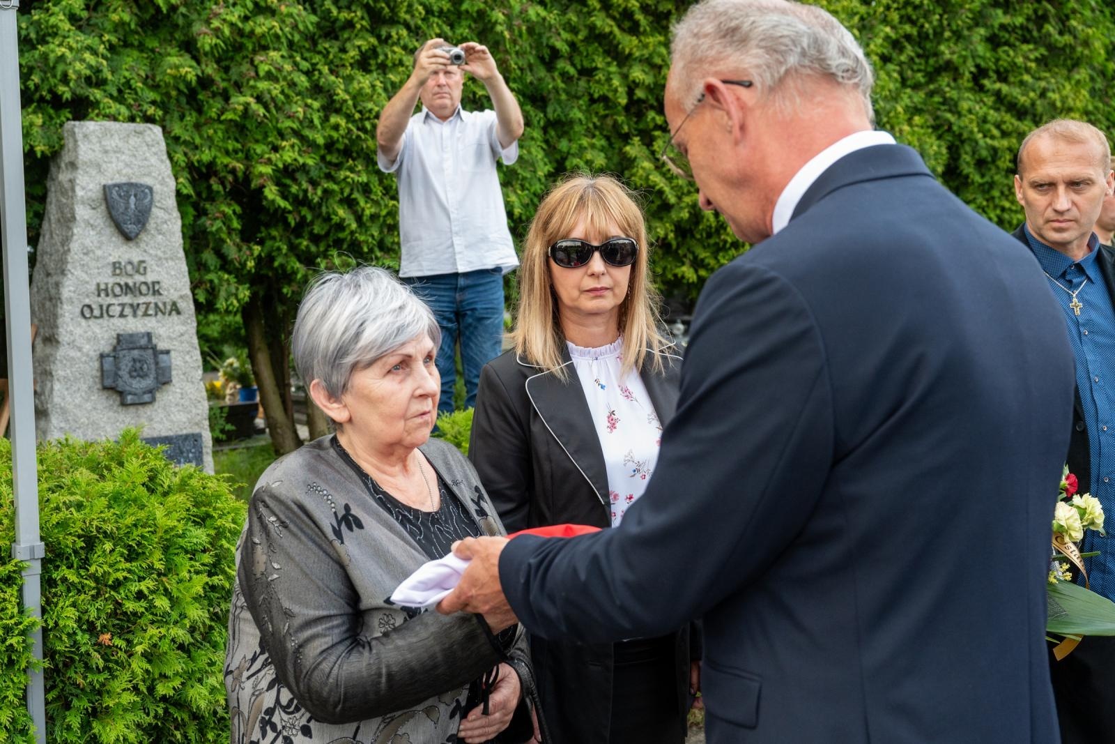 Zdjęcie w galerii na portalu naszraciborz.pl: Pogrzebano szczątki bohaterów ekshumowane z cmentarza Jeruzalem w Raciborzu wiadomości z regionu