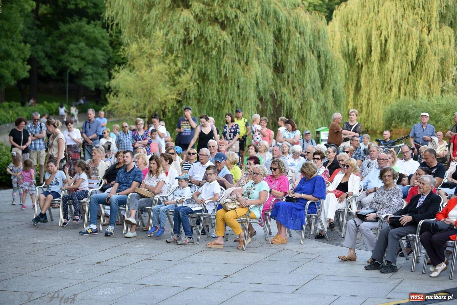 Zdjęcie w galerii na portalu naszraciborz.pl: Orkiestry z RCK-u dały koncert w parku im. Miasta Roth wiadomości z regionu