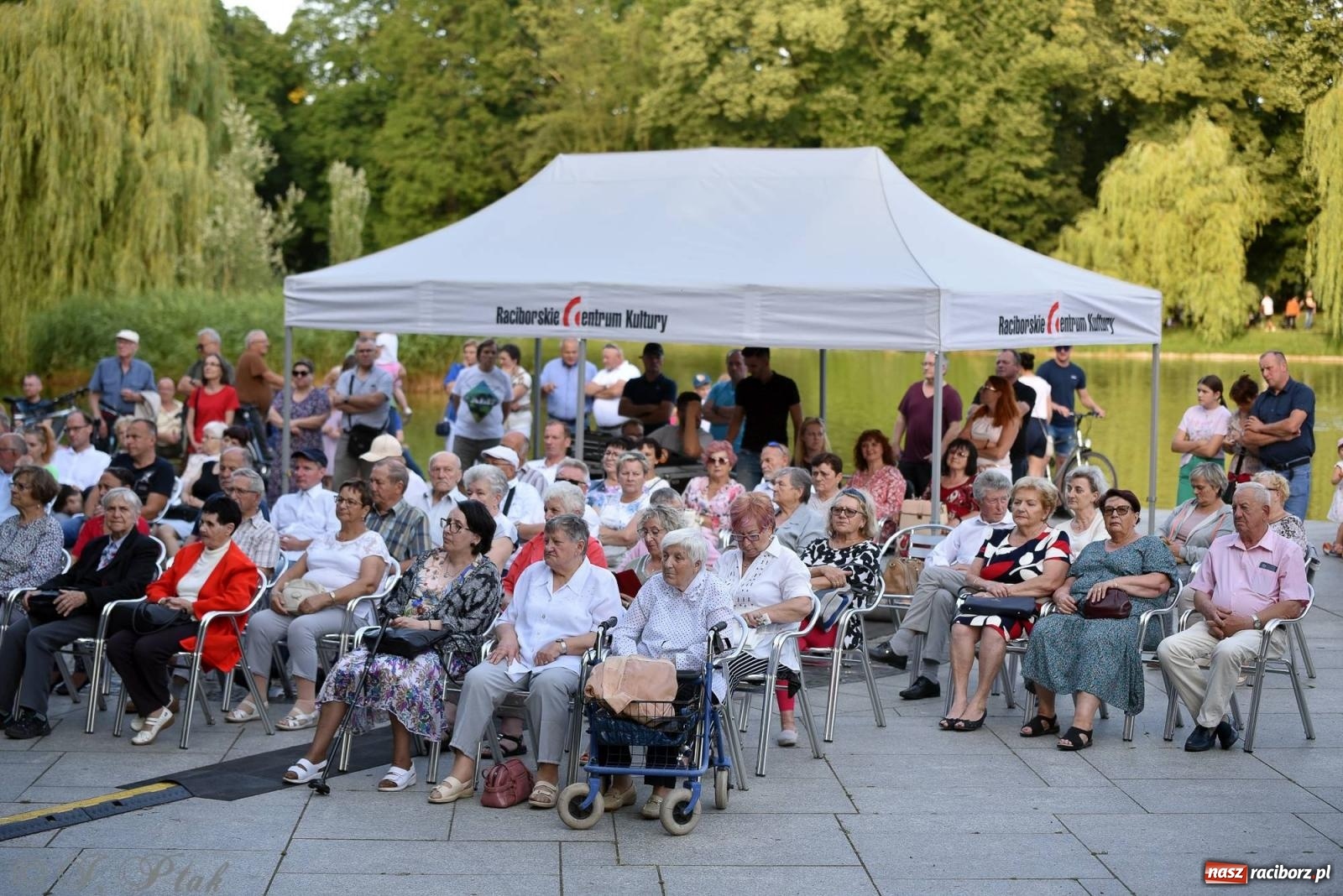 Zdjęcie w galerii na portalu naszraciborz.pl: Orkiestry z RCK-u dały koncert w parku im. Miasta Roth wiadomości z regionu