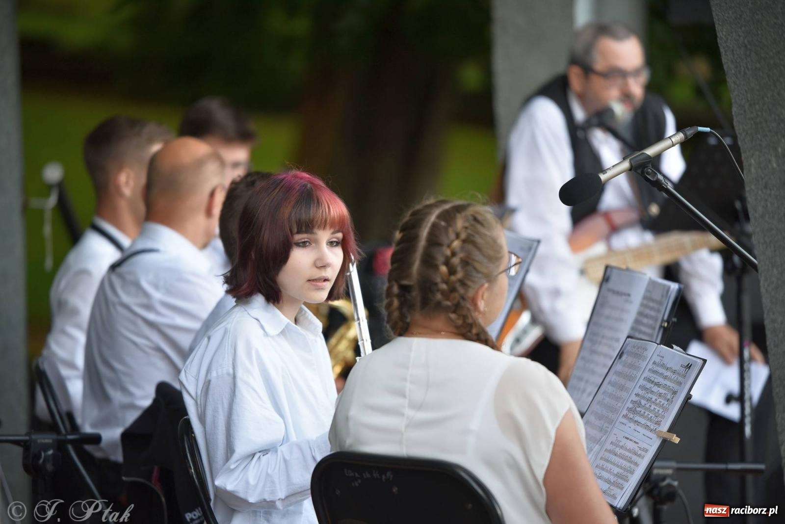 Zdjęcie w galerii na portalu naszraciborz.pl: Orkiestry z RCK-u dały koncert w parku im. Miasta Roth wiadomości z regionu