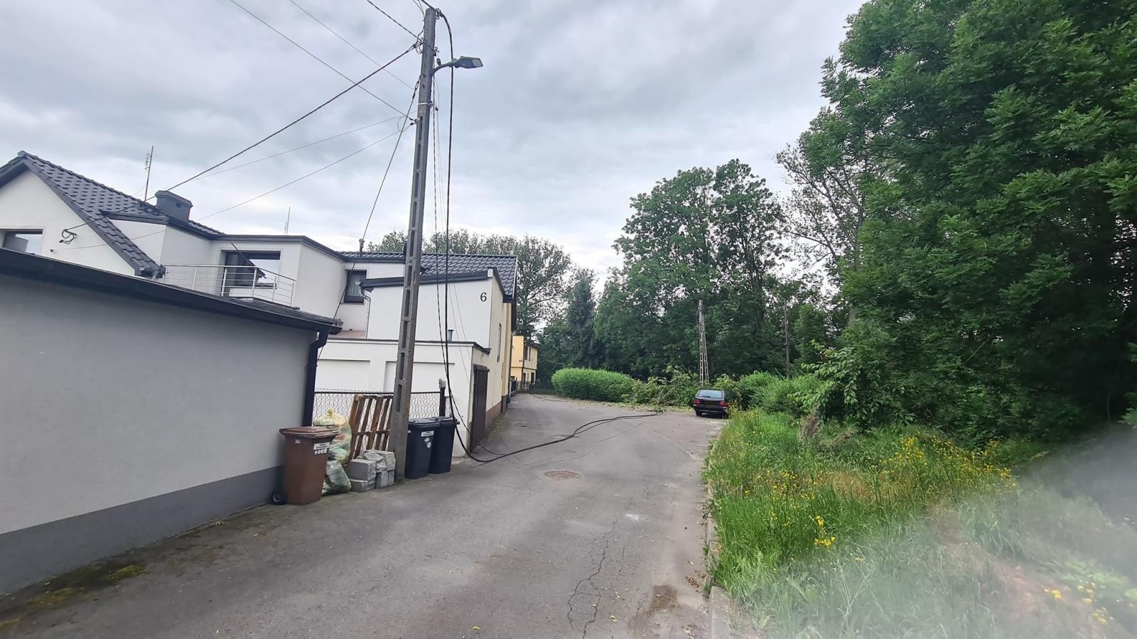 Zdjęcie w galerii na portalu naszraciborz.pl: Drzewo pozbawiło prądu cztery domostwa [FOTO] wiadomości z regionu