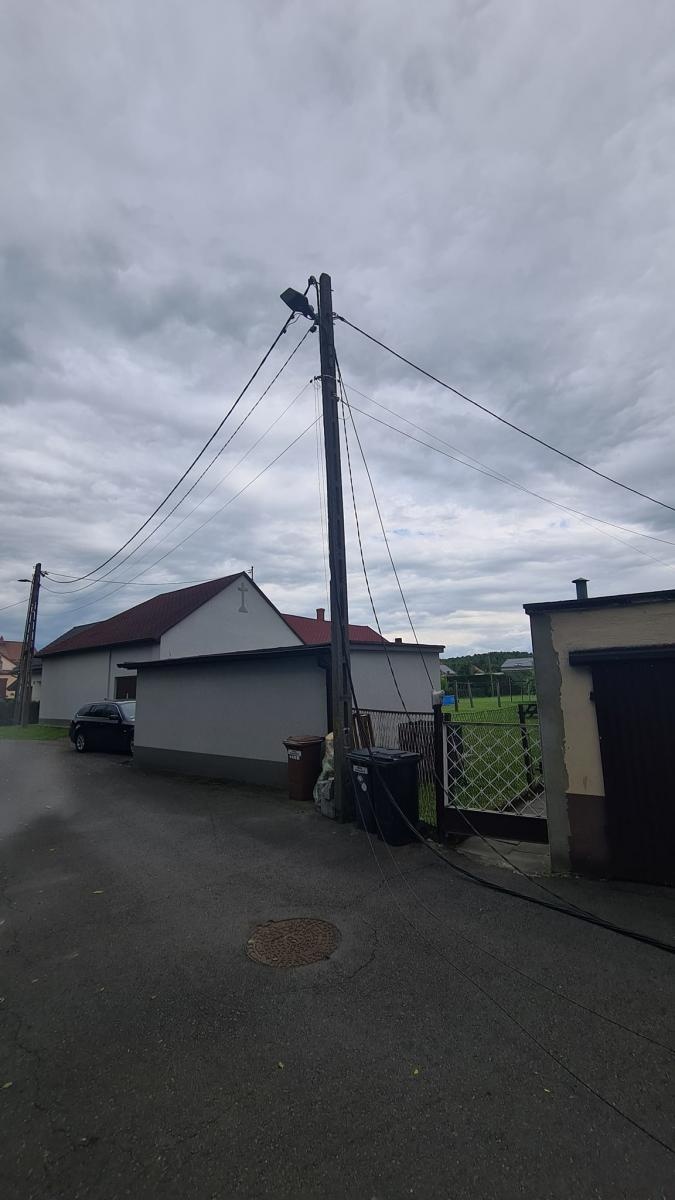 Zdjęcie w galerii na portalu naszraciborz.pl: Drzewo pozbawiło prądu cztery domostwa [FOTO] wiadomości z regionu