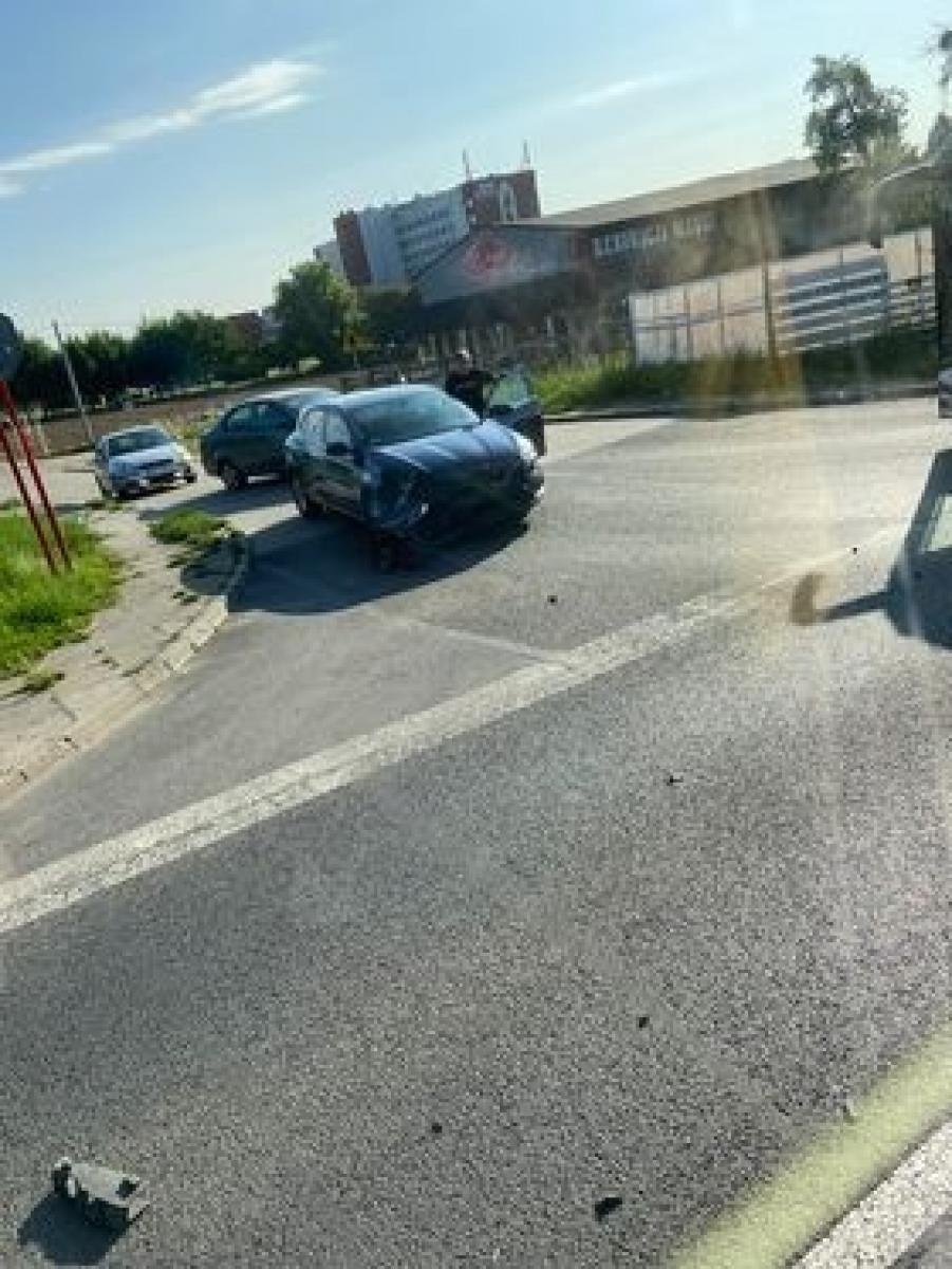 Zdjęcie w galerii na portalu naszraciborz.pl: Autobus i dwie osobówki zderzyły się na Głubczyckiej wiadomości z regionu