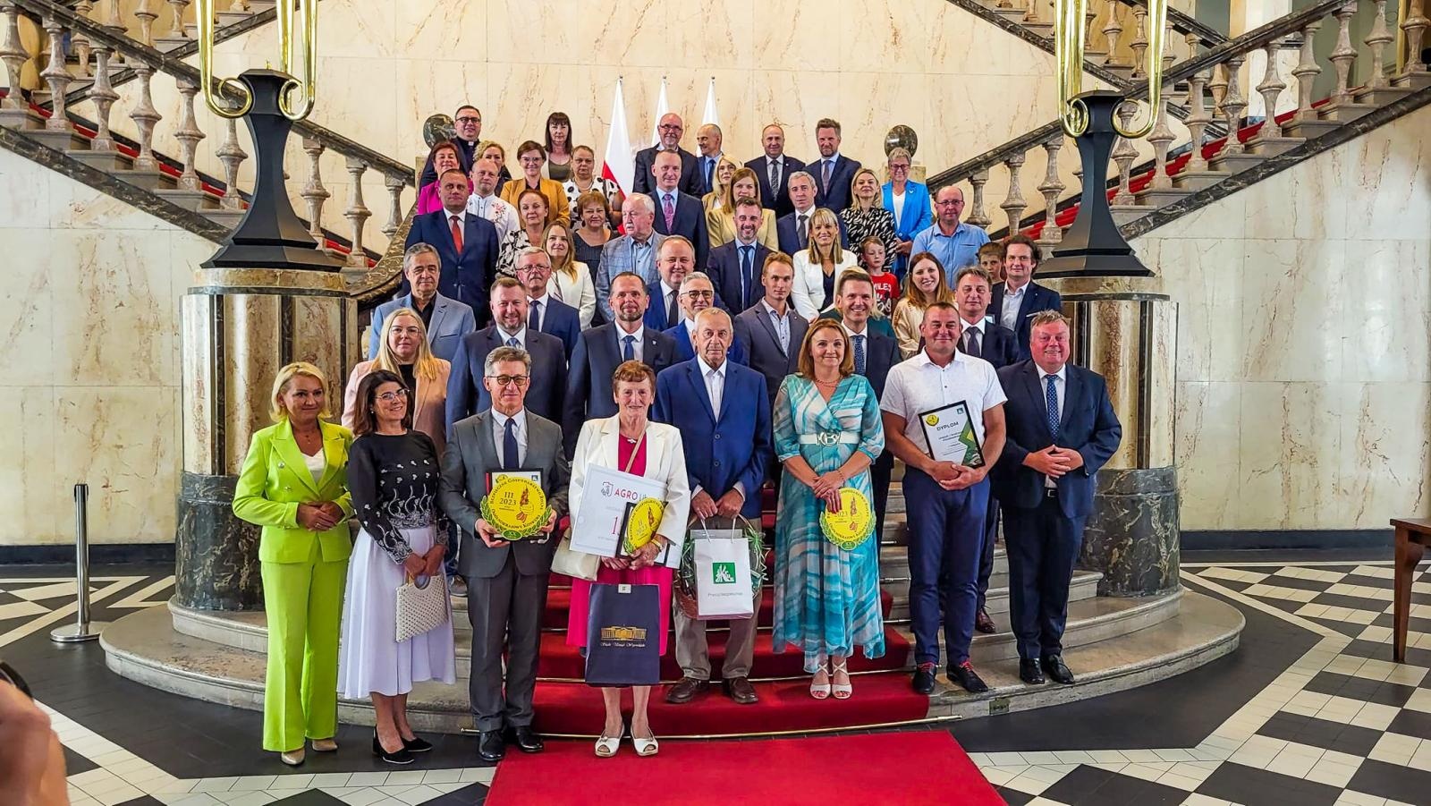 Zdjęcie w galerii na portalu naszraciborz.pl: Rolnicy z Krzanowic na podium w konkursie Bezpieczne Gospodarstwo Rolne wiadomości z regionu