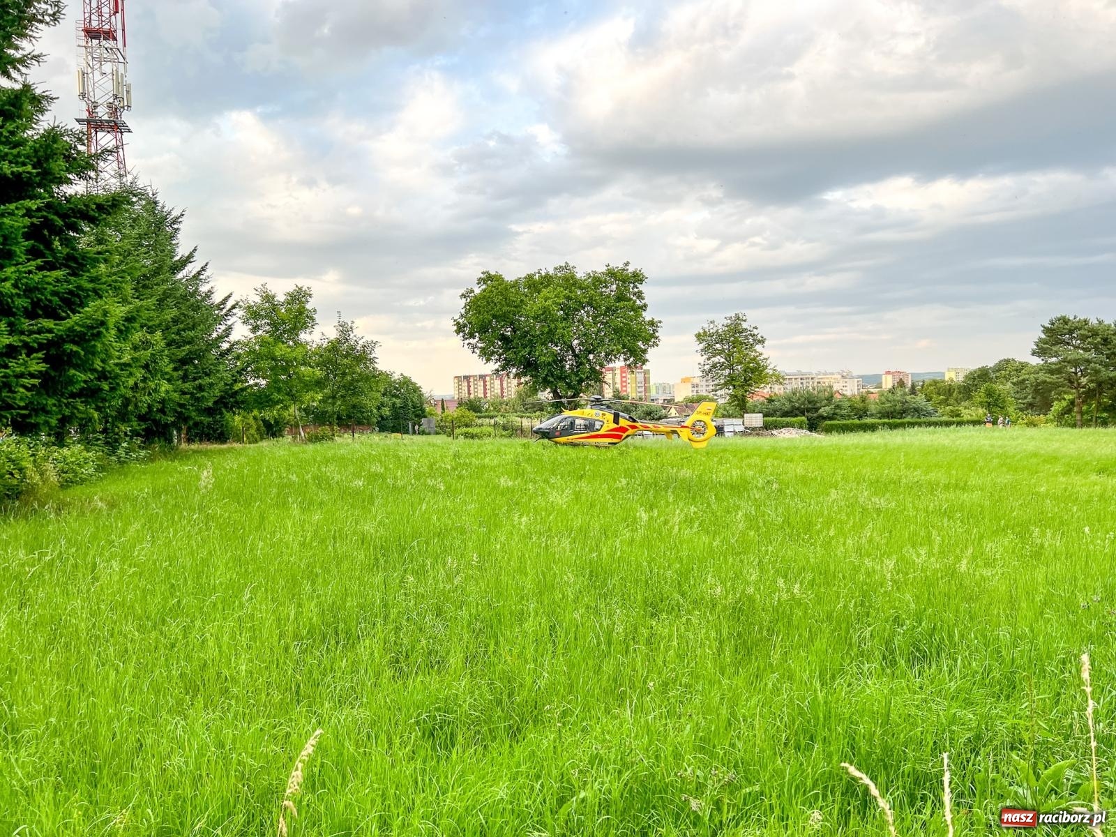 Zdjęcie w galerii na portalu naszraciborz.pl: Mężczyzna spadł z wieży TSR przy Cmentarnej w Raciborzu [FOTO] wiadomości z regionu